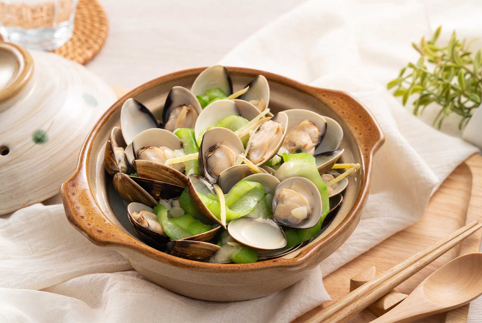降血壓、消水腫　絲瓜好處多！夏日來一盤絲瓜料理，退火又消暑
