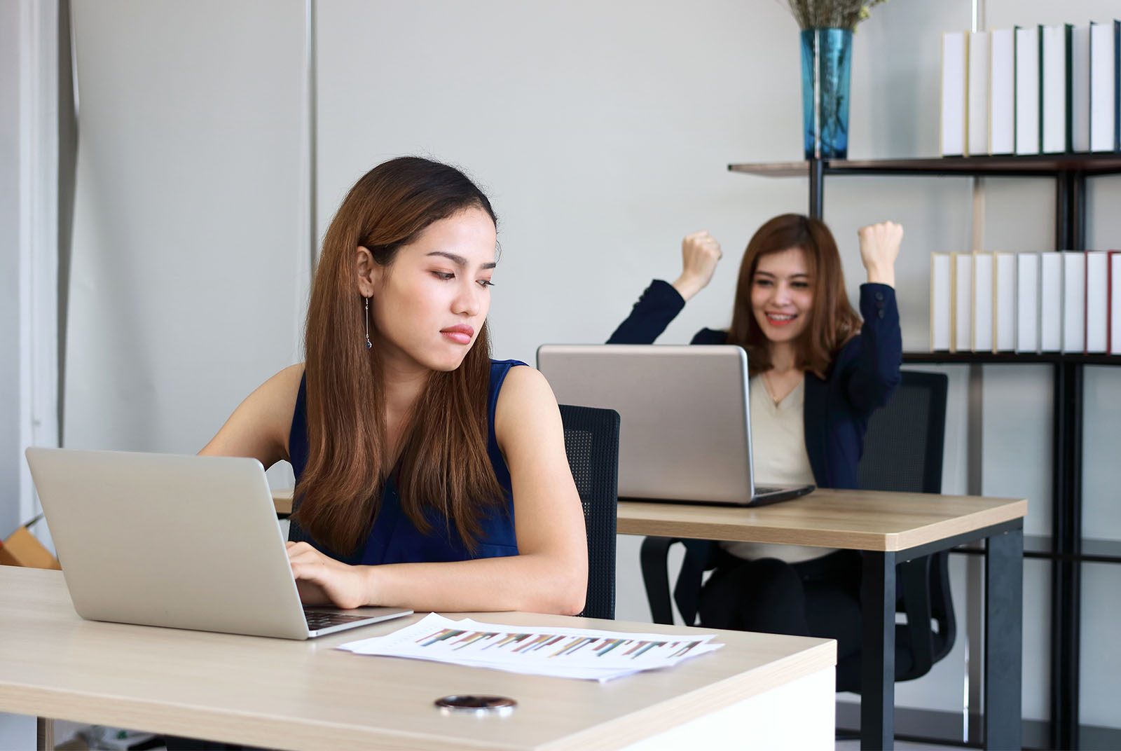 同事耍雷、上司偏心，為什麼不能發脾氣？職場高EQ者會做的5件事