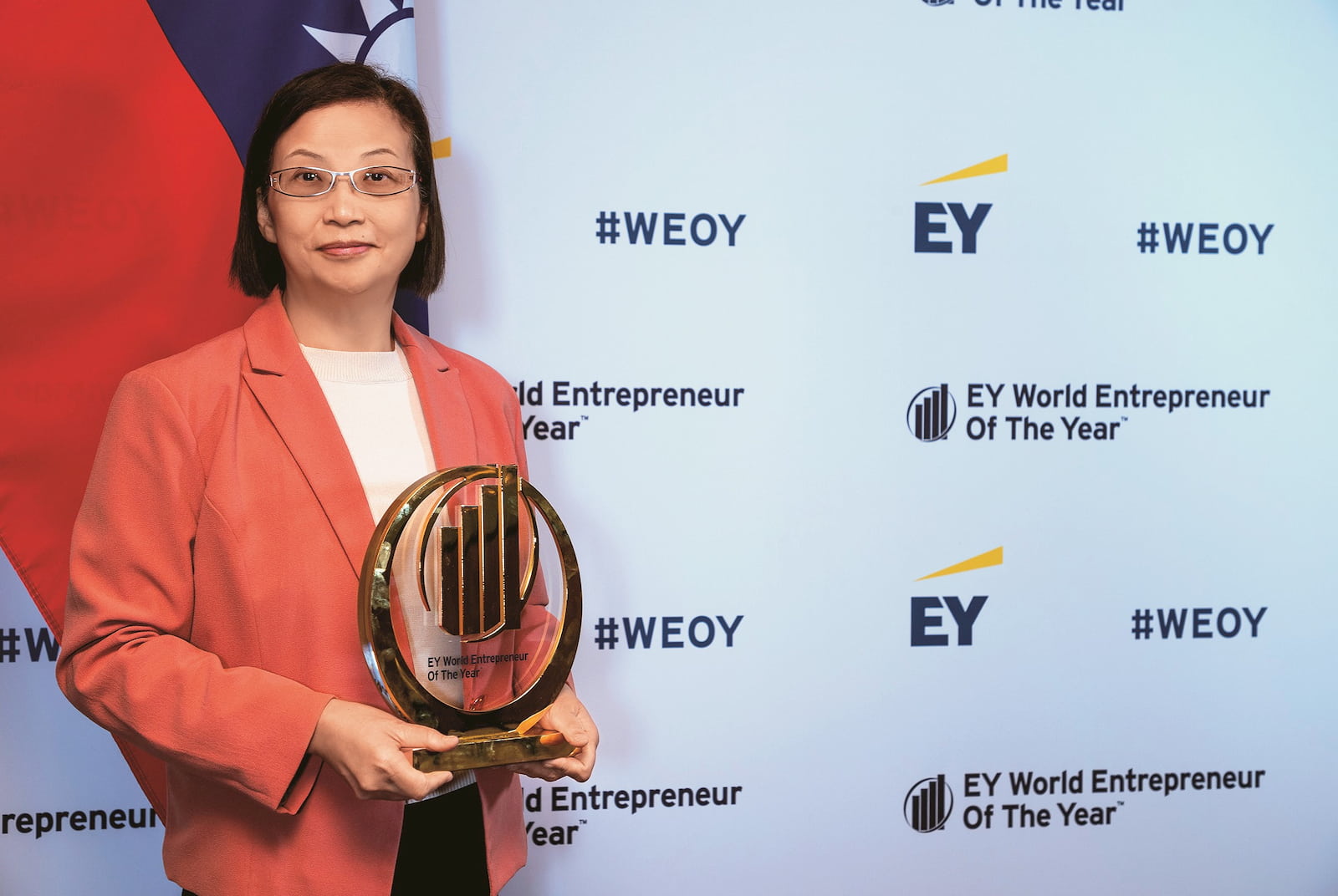 晶圓女王徐秀蘭代表臺灣首度摘下2023《安永世界企業家大獎》