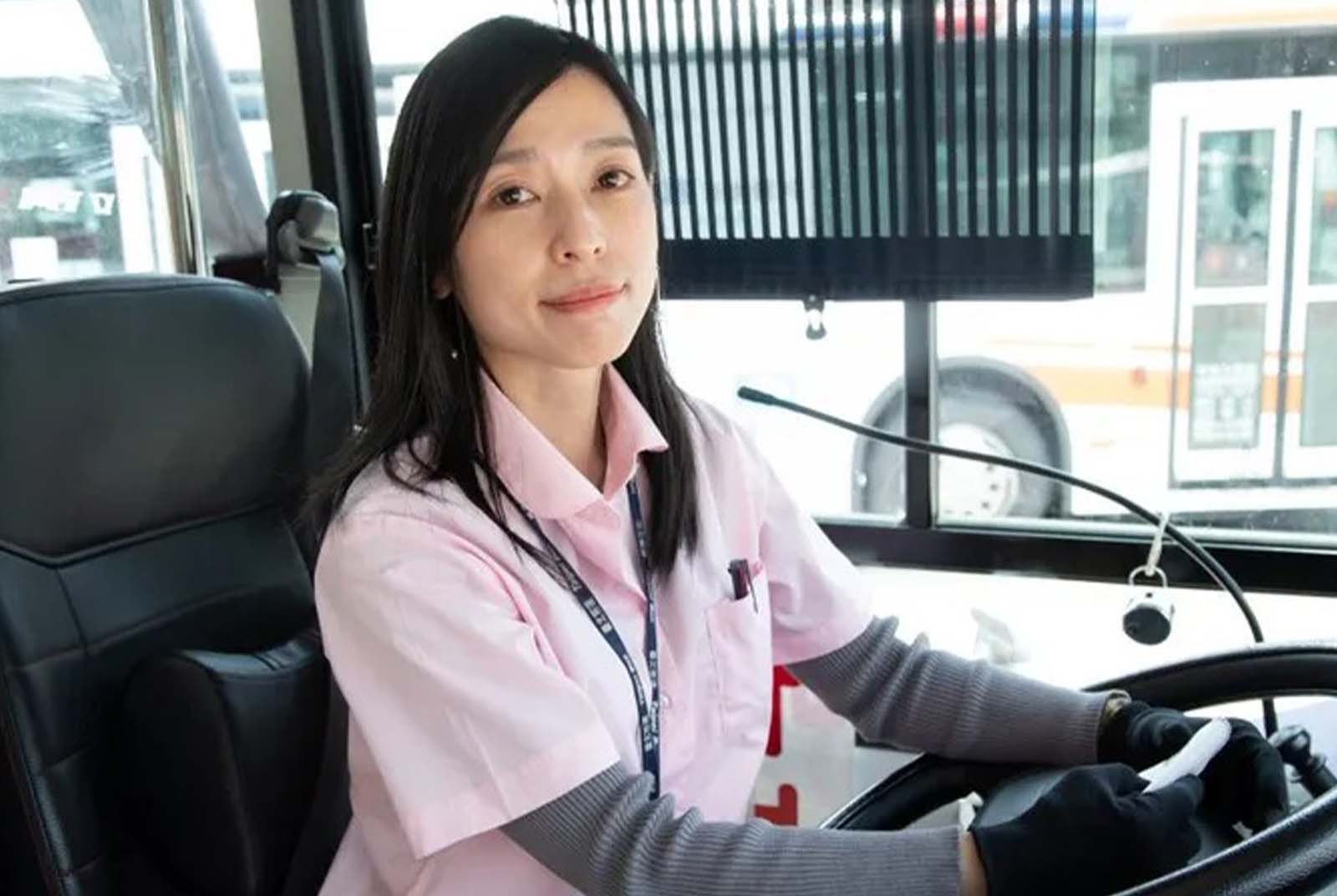 轉方向盤撐起一家五口，單親二寶媽司機：經濟先獨立，才能顧好家