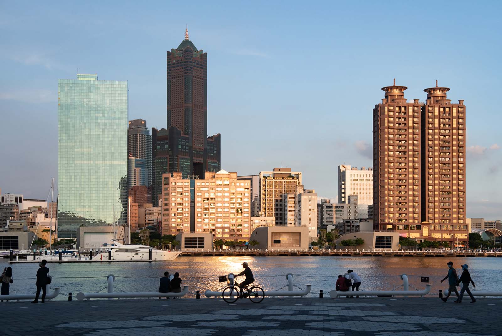 爵士樂新亮點》看比阿姆斯特丹港更迷人夜景，吃黑輪搖擺！