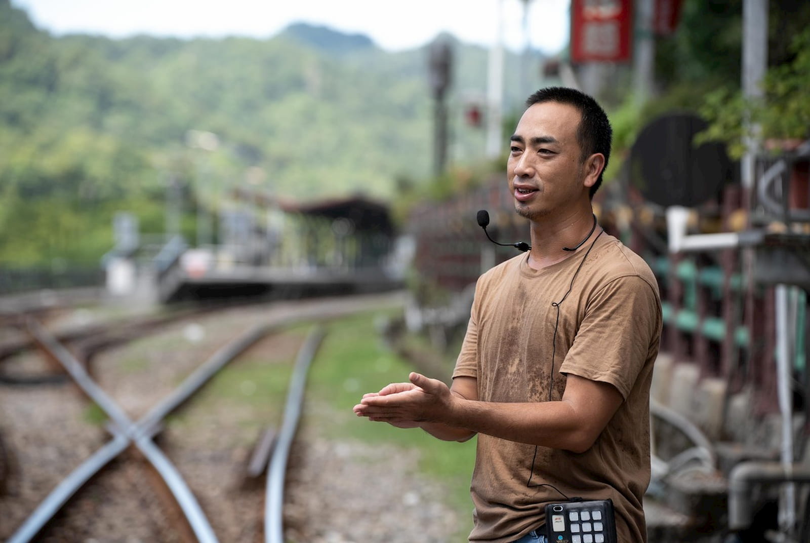 體驗苔蘚、螢火蟲、搭上運煤鐵道火車，感受自然與人文交融的平溪魅力