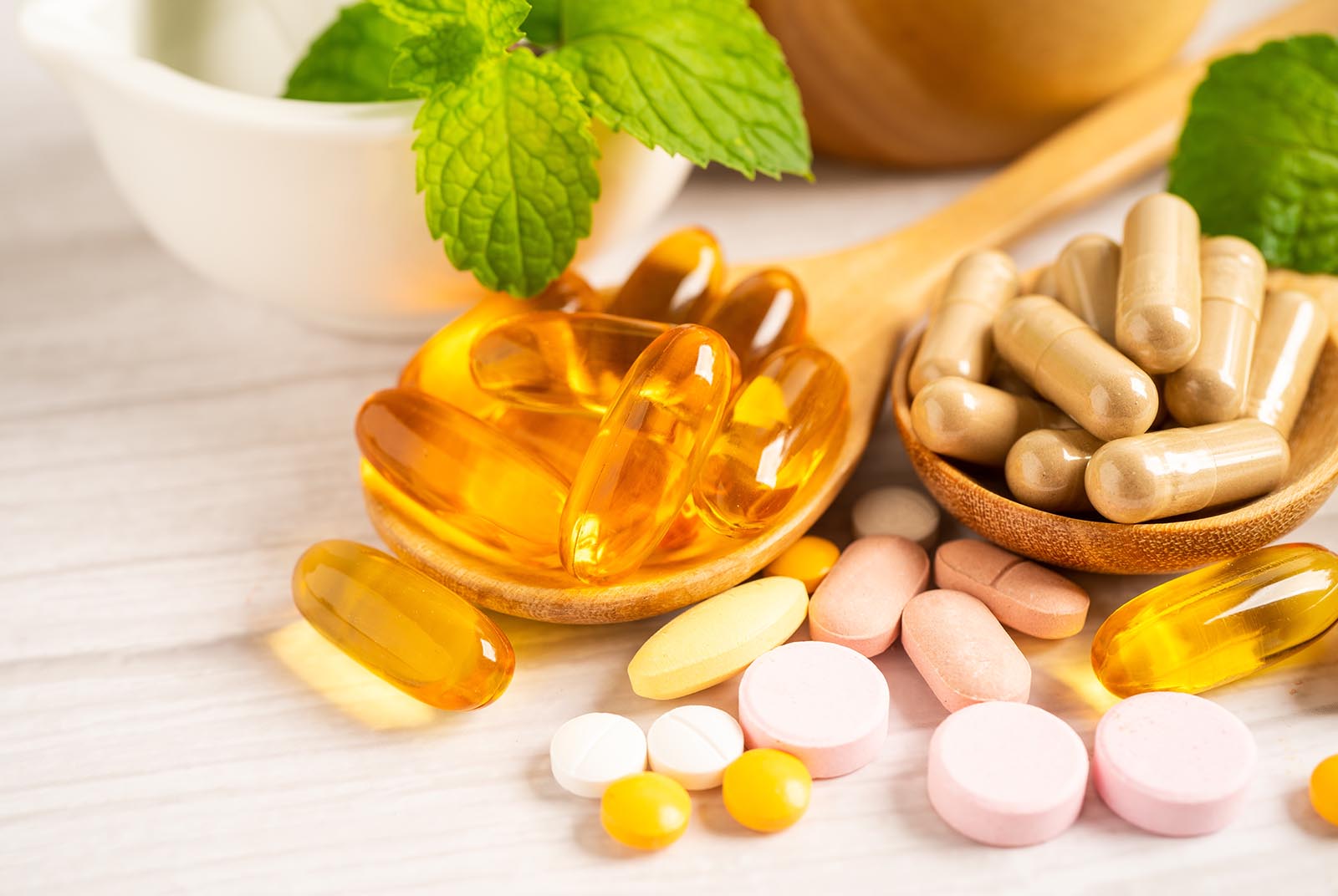 吃錯比沒吃更慘！保健品怎麼吃才健康？6種NG組合花錢又沒效