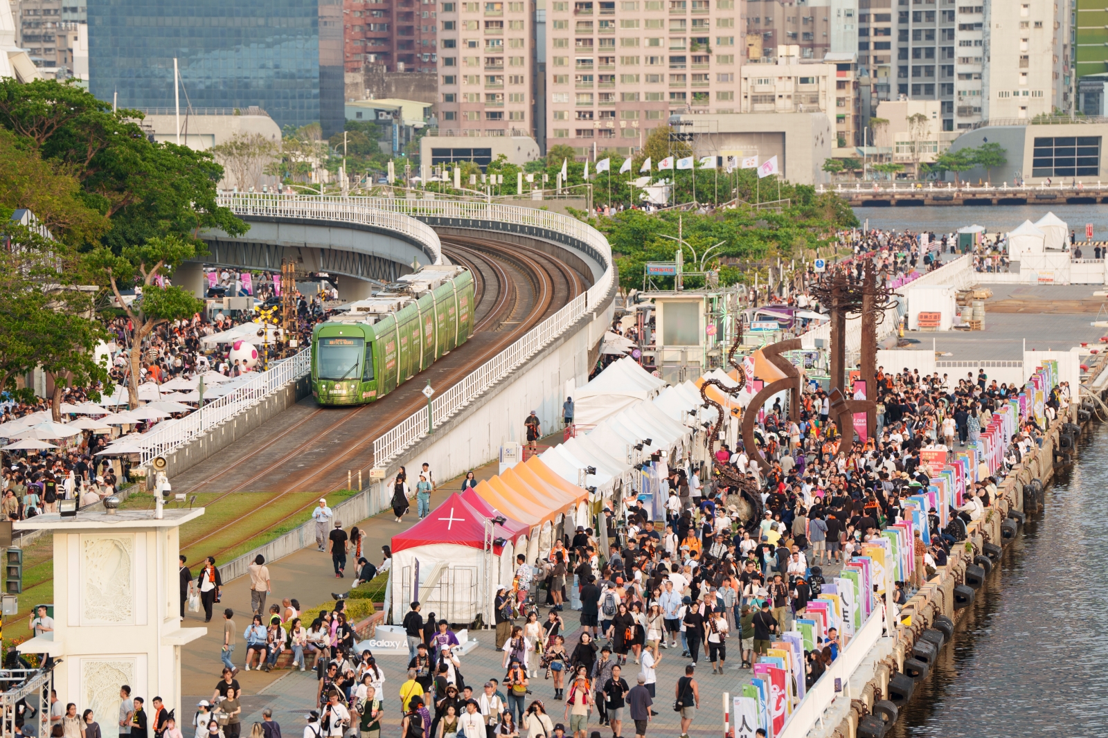 五月天陪練15年，登BlackPink、酷玩來台首選　高雄演唱會經濟祕訣｜天下雜誌