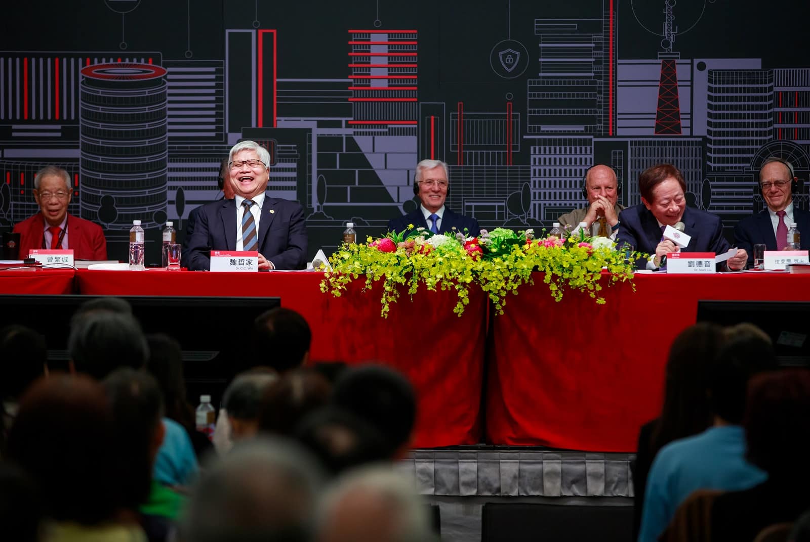 台積電股價破千！再飆3年？劉德音股東會預告在前
