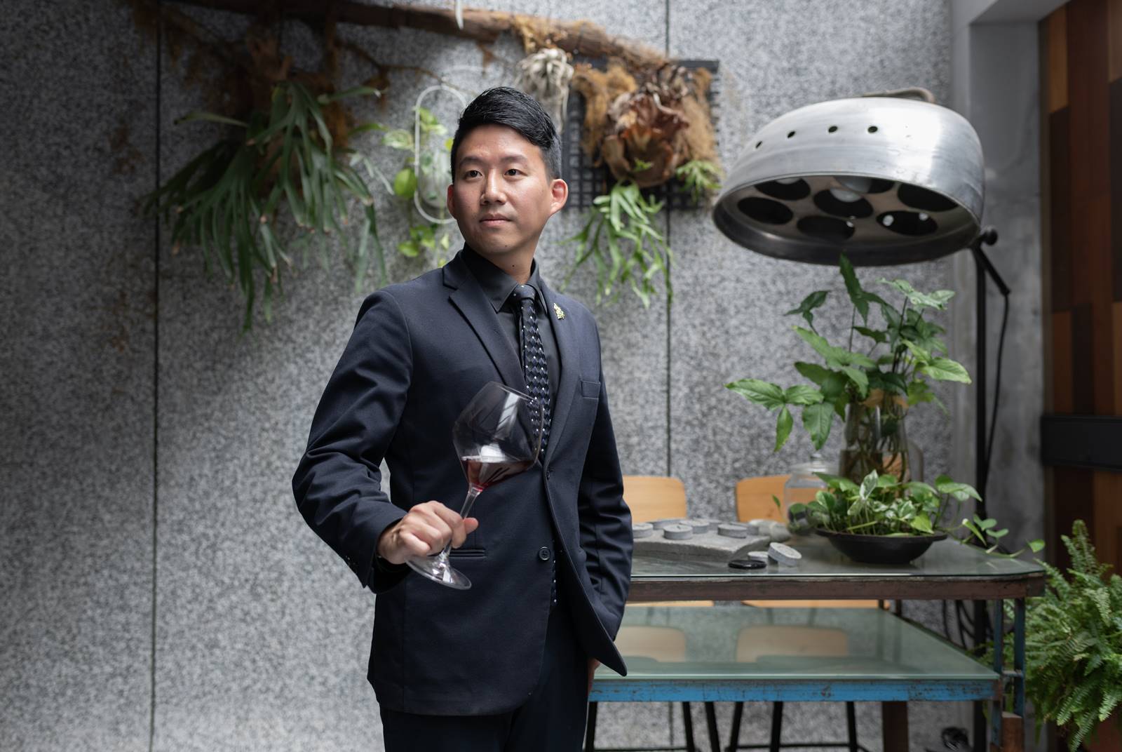 客人自己帶酒，還需要侍酒師嗎？米其林侍酒師張鴻亮　酒水率多3倍的祕訣