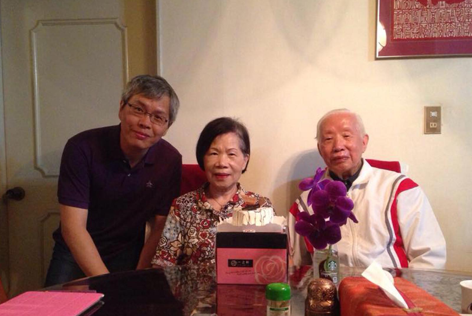 司法官父親失智進安養院，母親從未探視，資深媒體人：山盟海誓也難敵病痛折磨