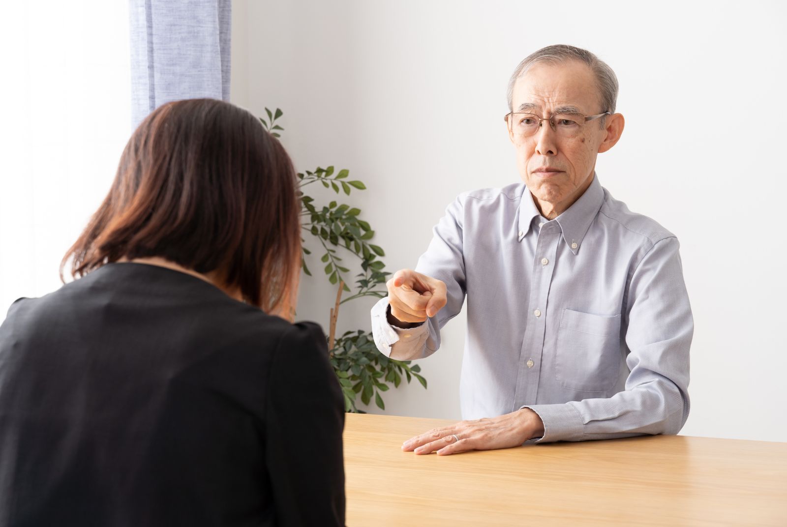 總說「以前真好」、抱怨年輕人！男人退休後為什麼愛生氣？