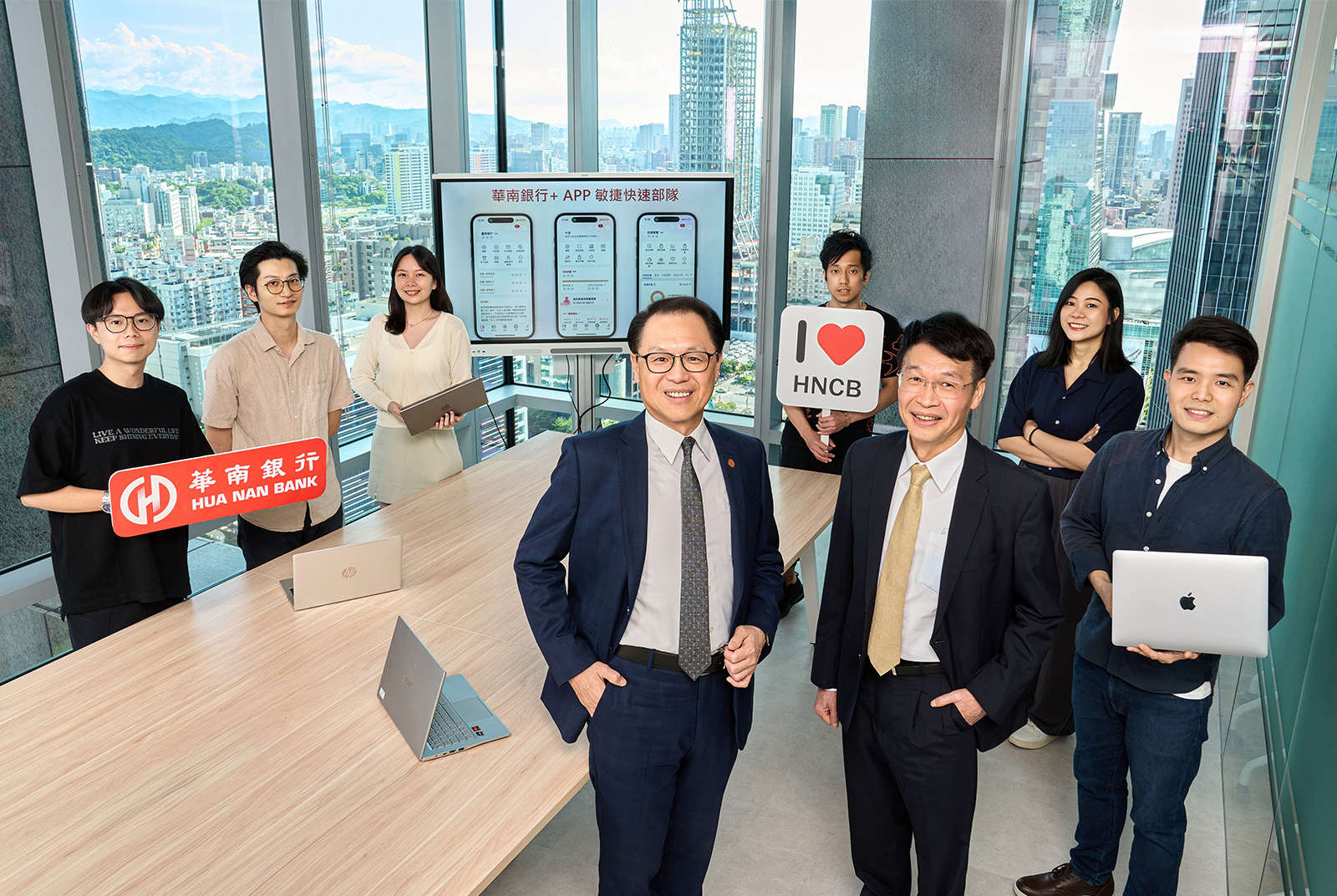 百年華南銀行，以行動銀行 APP 開創數位轉型巔峰