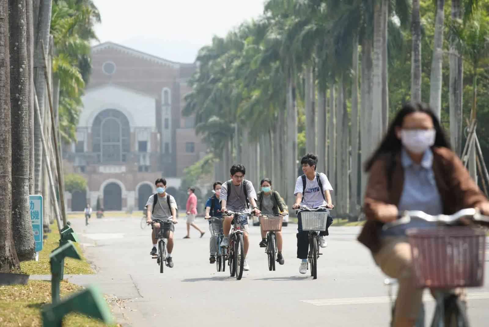 大學中文系搶開AI課！台大電機教授：AI人才分3等級，最後一種漸失優勢｜天下雜誌