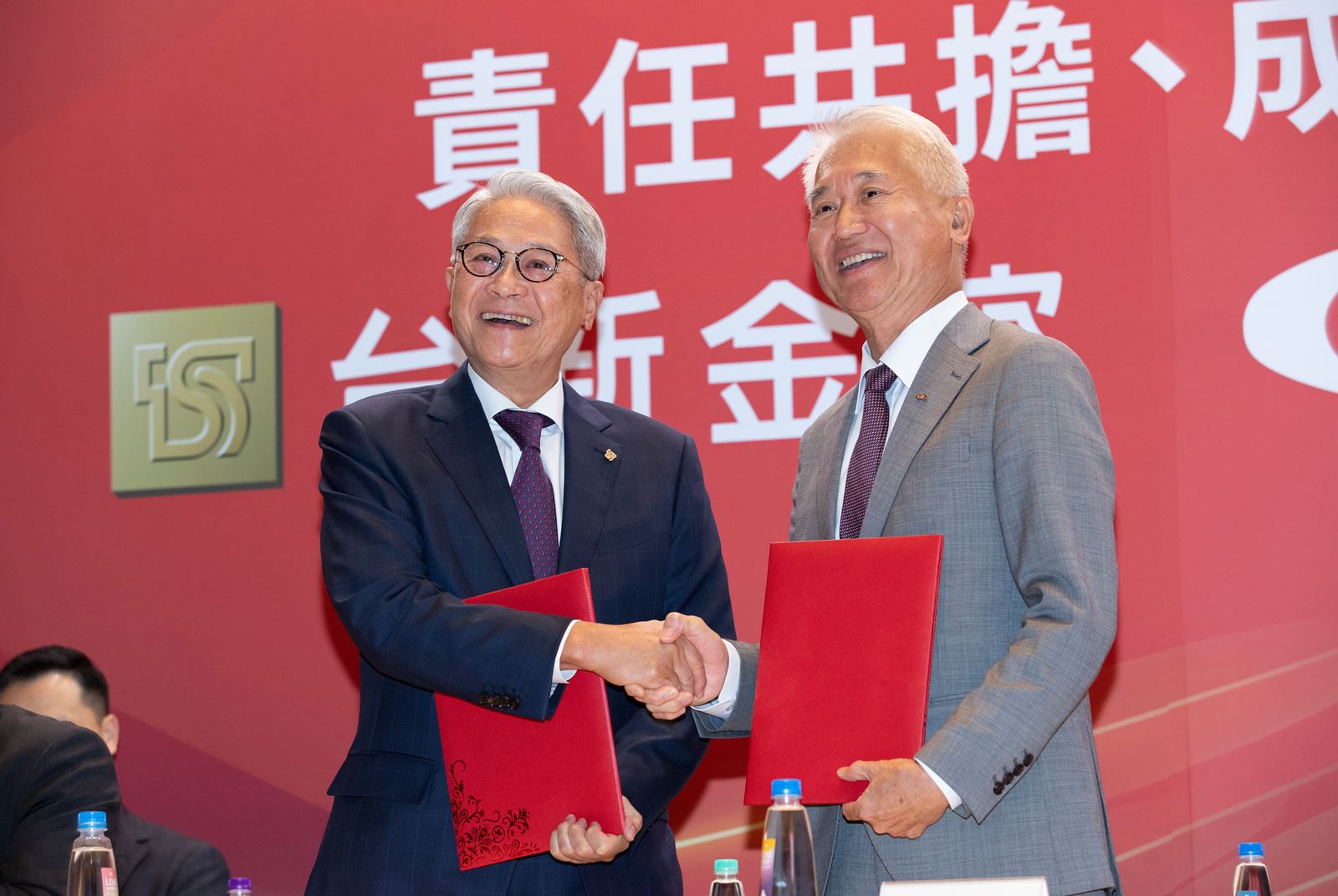 台新-新光-中信-吳東亮-吳東進-辜仲諒-金金併-敵意併購