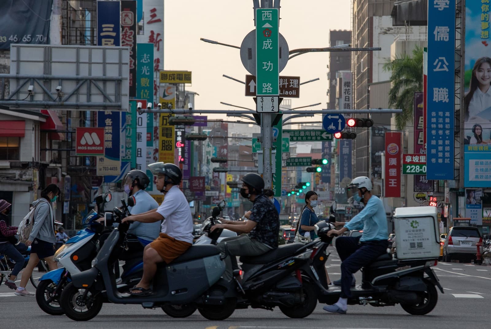 行人地獄-停車格-交通-道安-人本交通-行人-城市治理