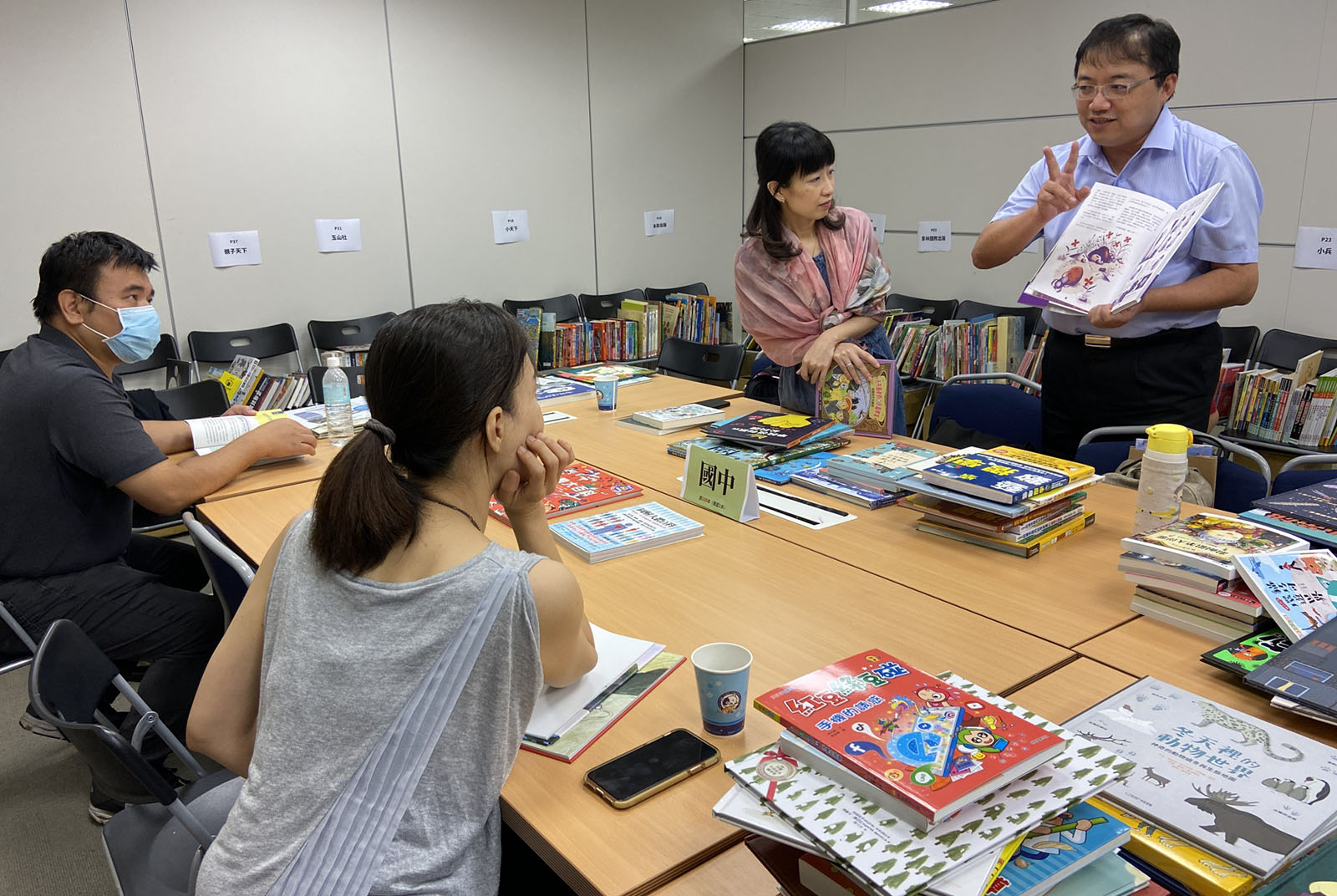 希望閱讀 × 選書委員：100本選書幕後— 送你一份愛的禮物