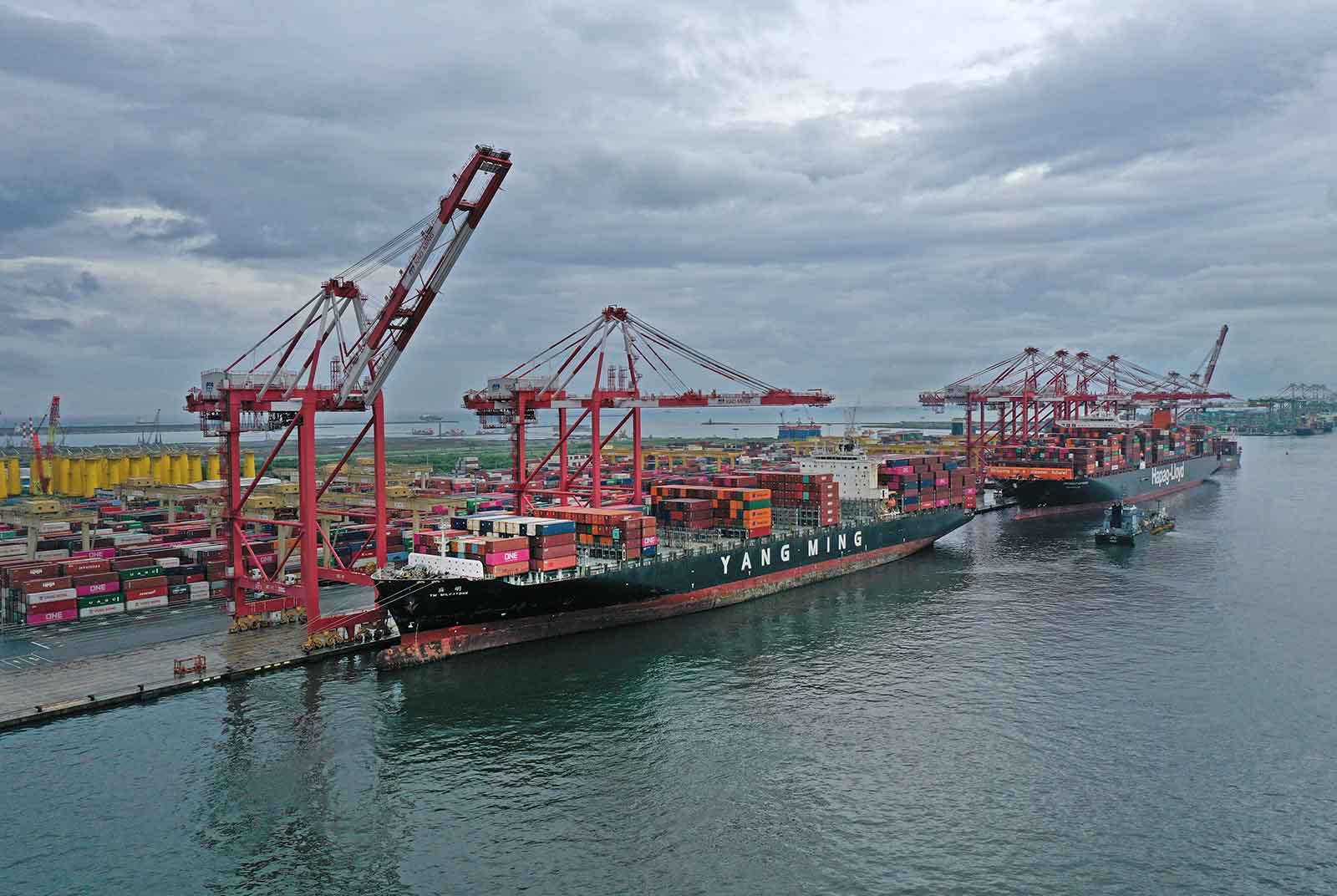 AI續熱，兩類傳產最辛苦　2025年台灣景氣與美國兩個男人有關