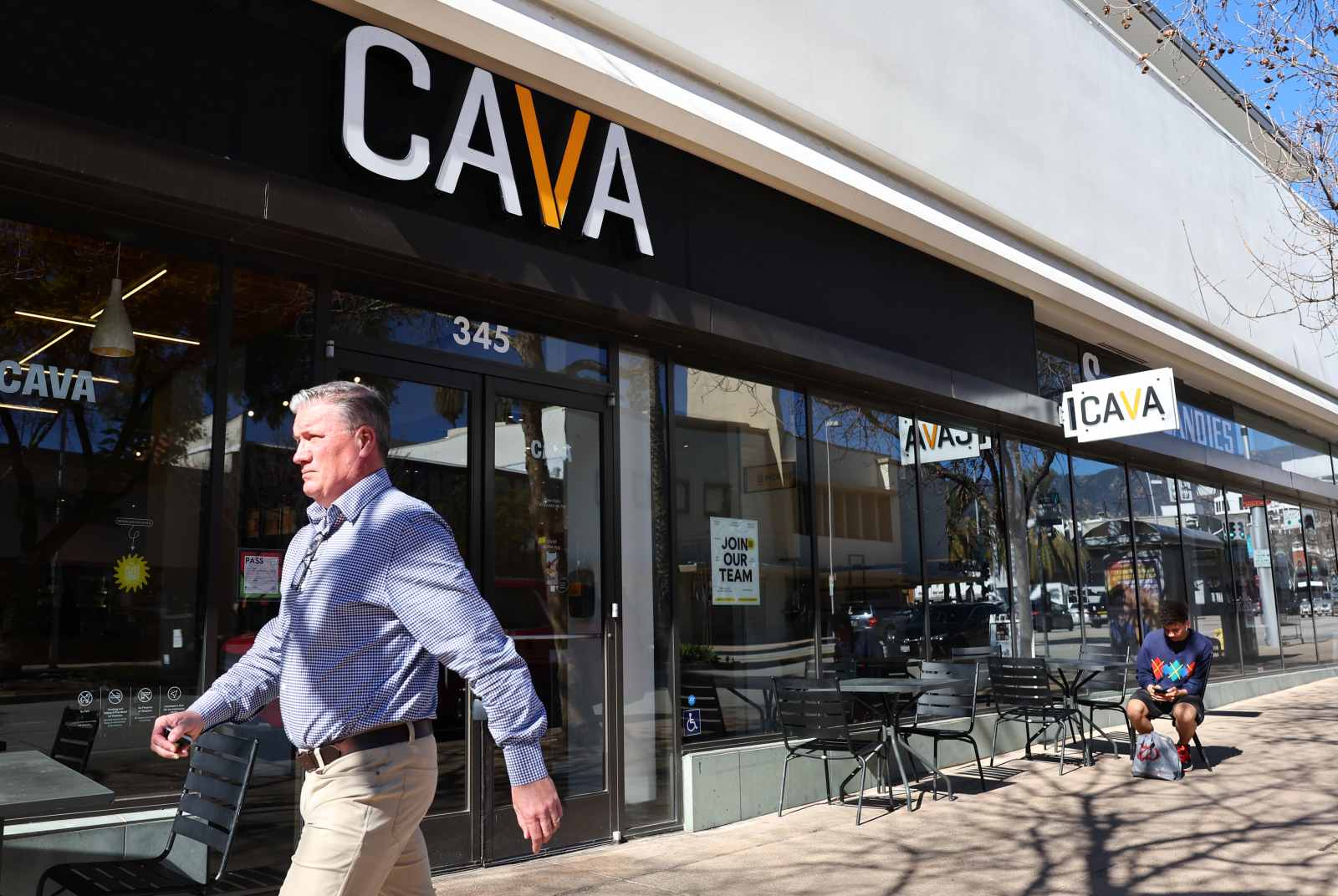 美國成長最快餐廳、股價今年狂飆200%　地中海速食Cava什麼來頭？