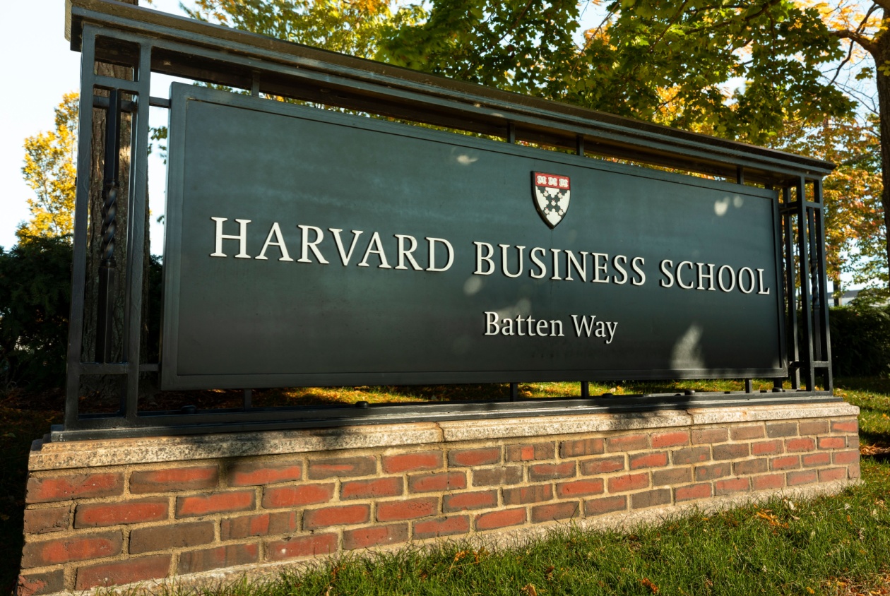 哈佛-哈佛大學-MBA-商學院-留學-就業-美國經濟-華爾街-AI-金融業-管理學院-商管