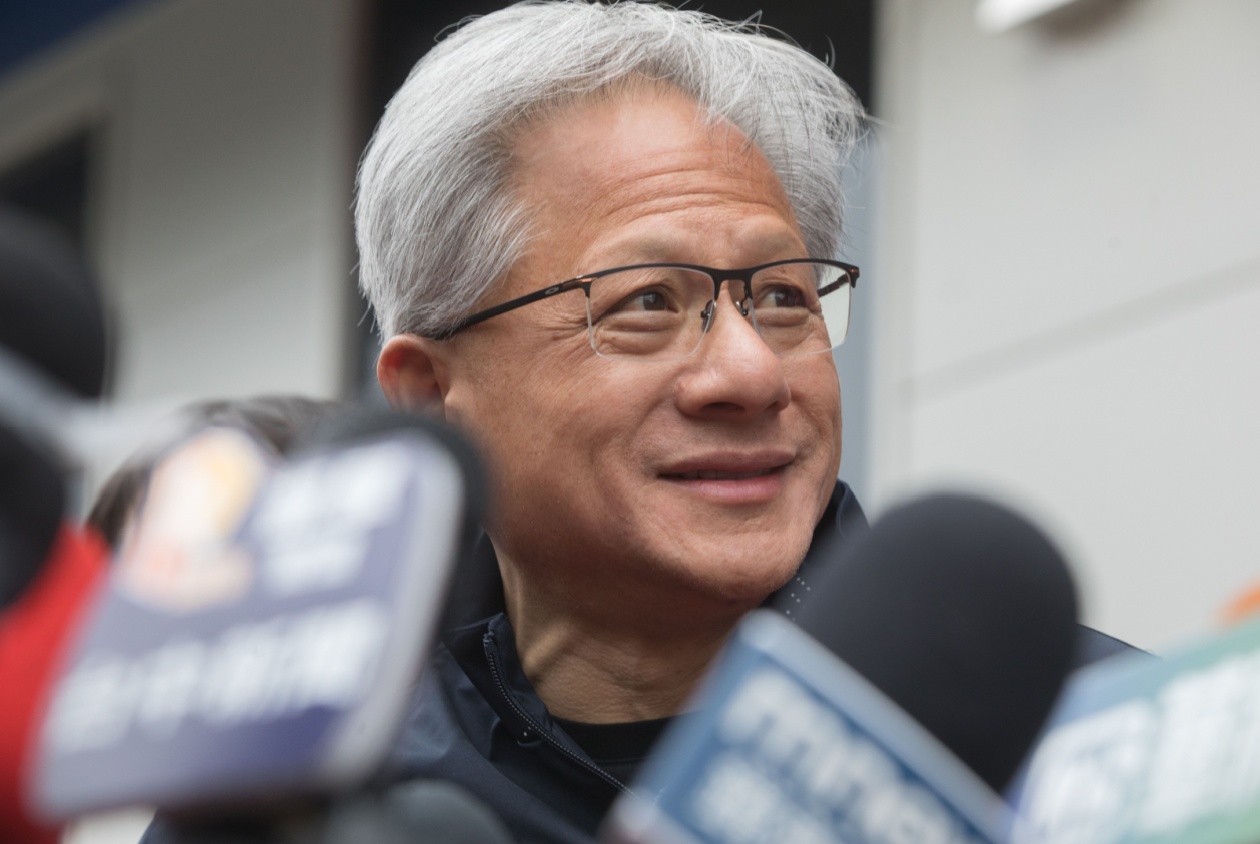 黃仁勳、馬斯克　誰會先成為兆萬富翁？
