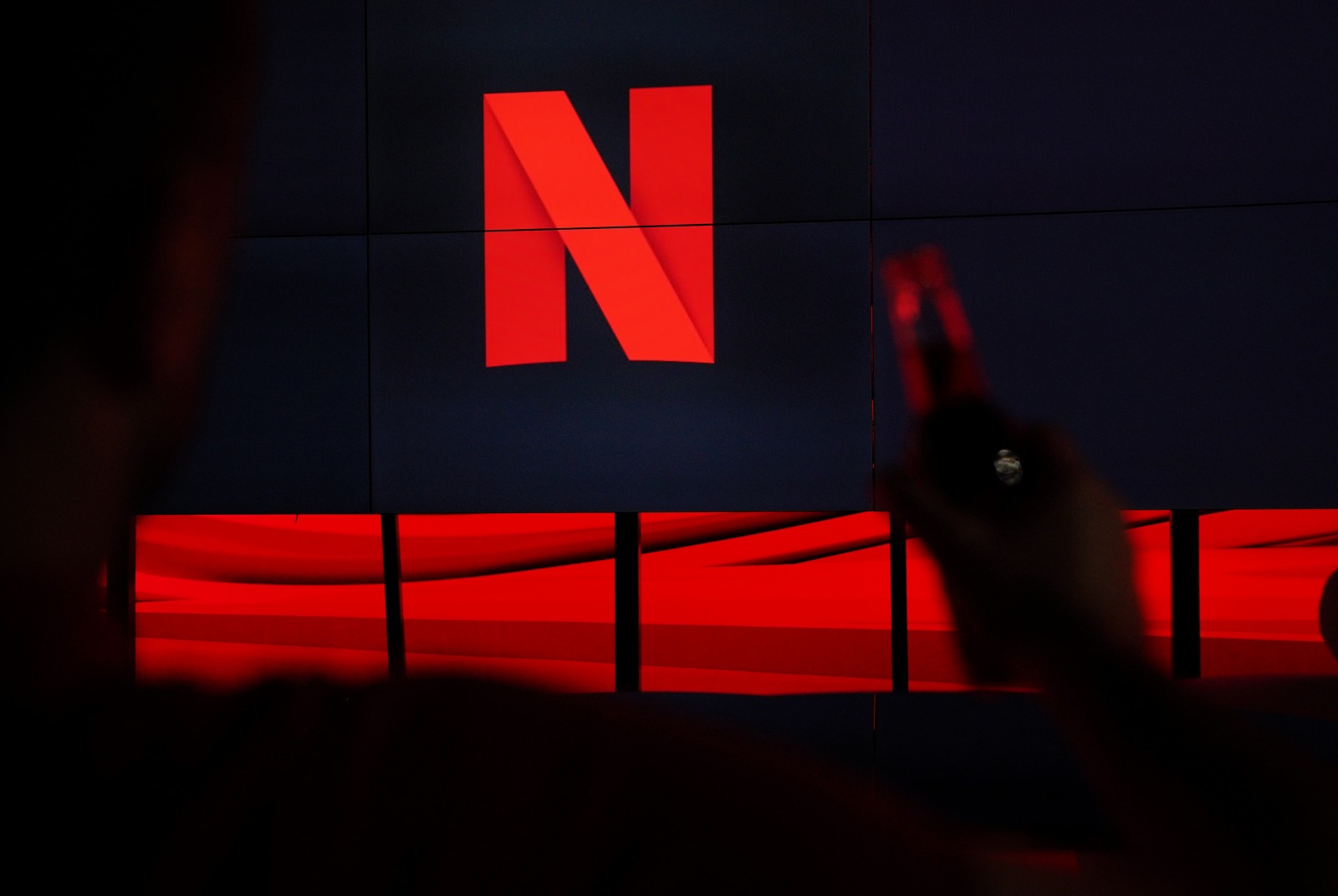 天下晨間新聞：川普回歸！Netflix狂飆15%、蘋果大跌4%