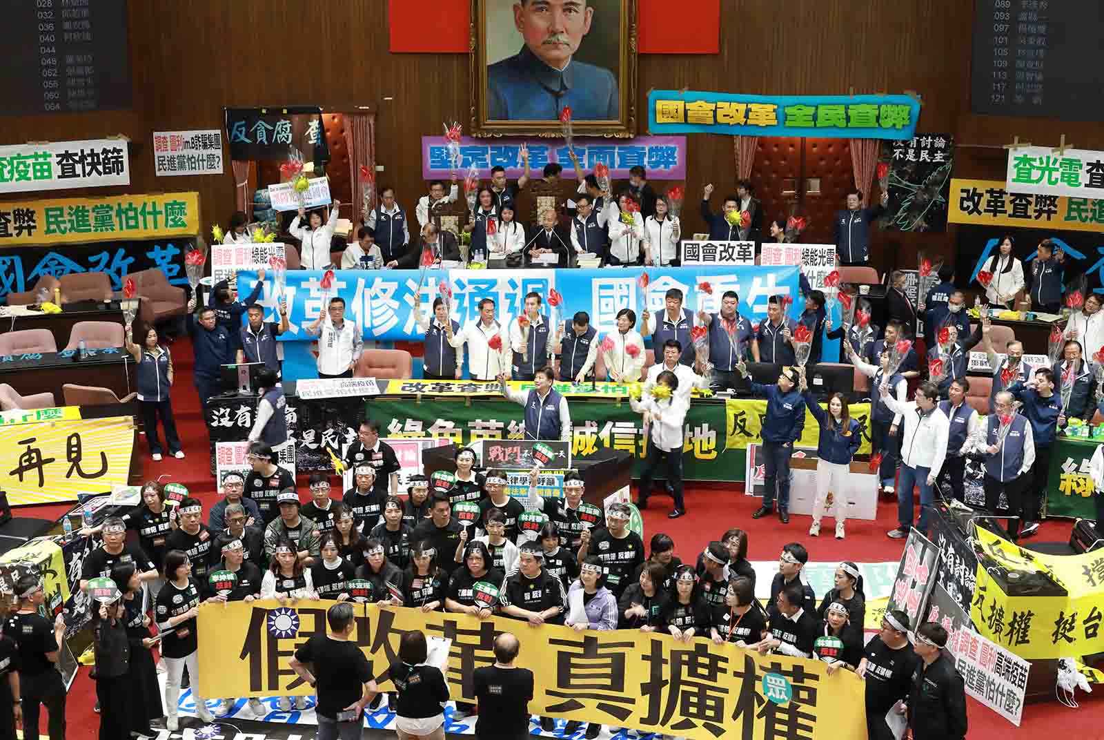 民主指數-自由之家-立法院-獨裁-川普-民粹-罷免