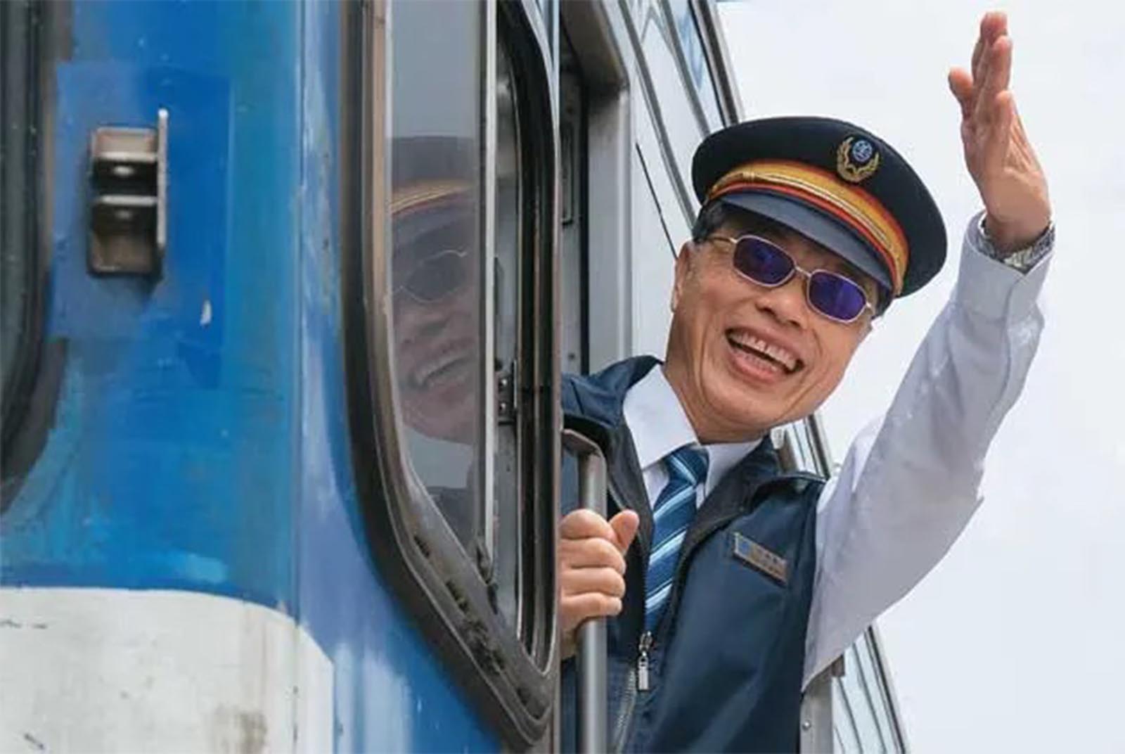 科技公司經理退休後，58歲考上台鐵司機：我還有2年能圓夢