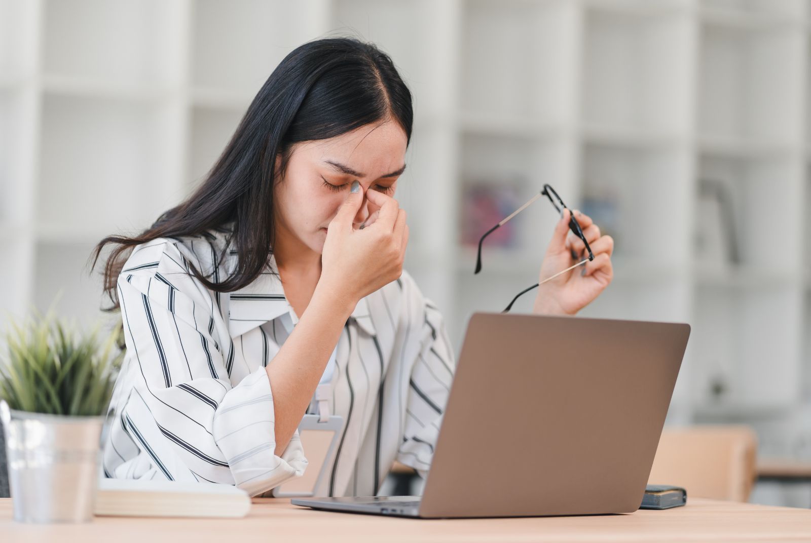 每天做眼球操、吃葉黃素保養有效嗎？國際視網膜學者破解8個常見護眼迷思
