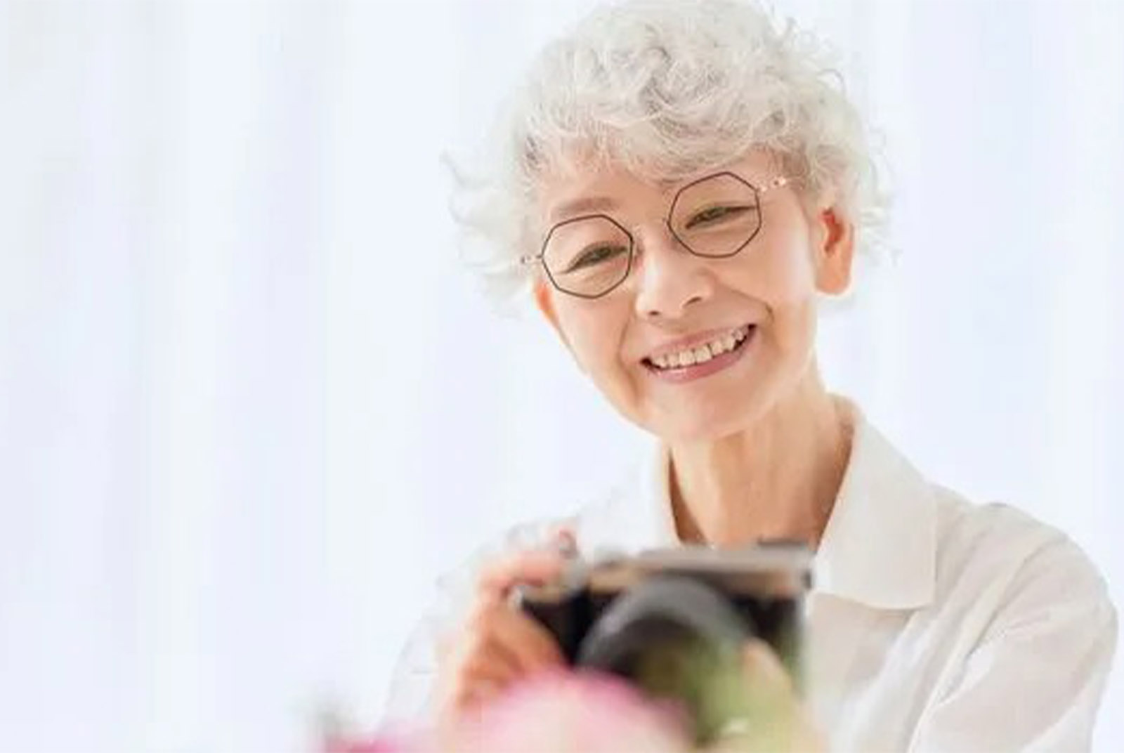 不特別養生，卻活到90歲還思緒清晰！日本散文家的11招大腦保健術