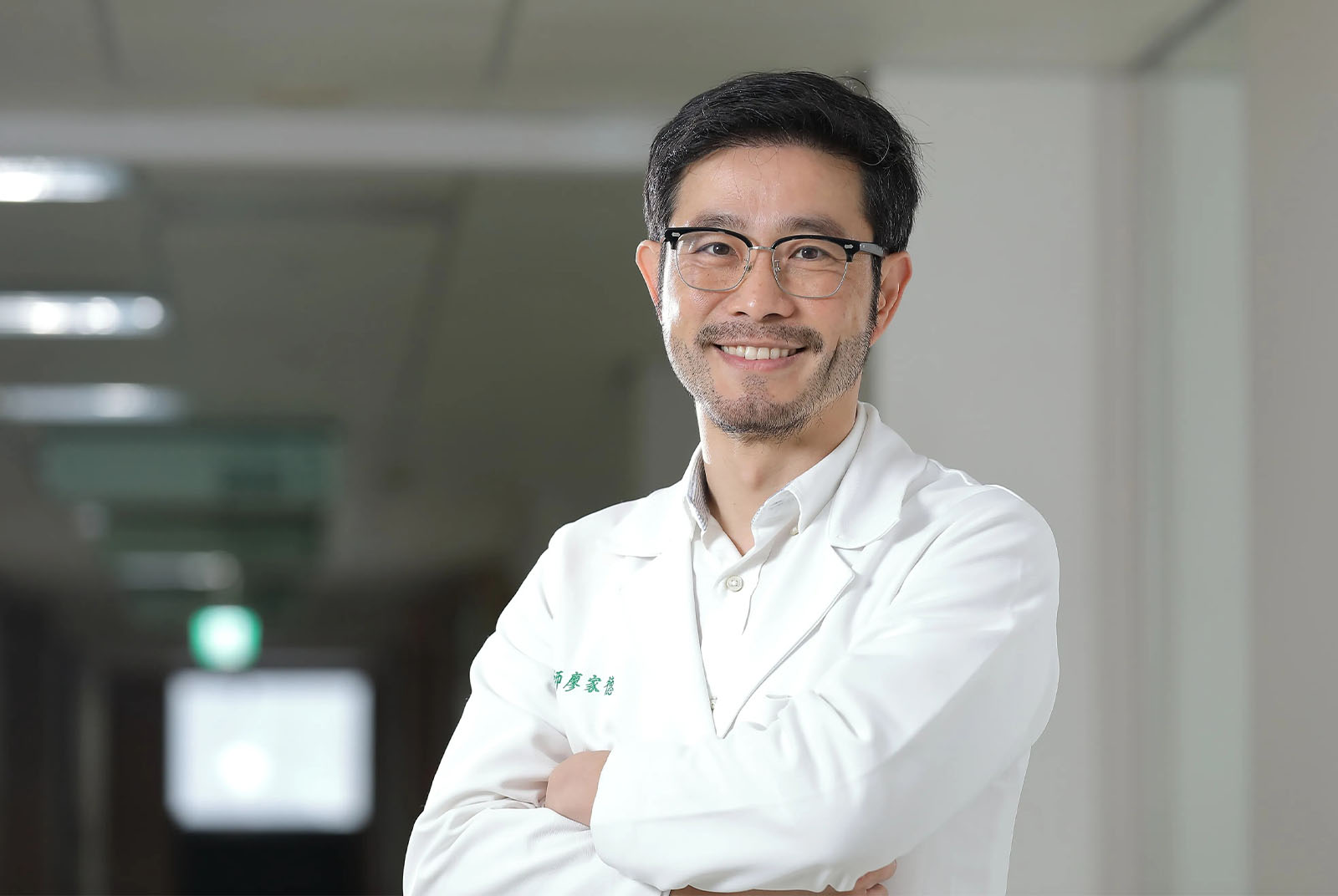 台南心臟科名醫一手寫程式、一手賣甜點　同事形容他像瘋子，為何院長卻讚不絕口？