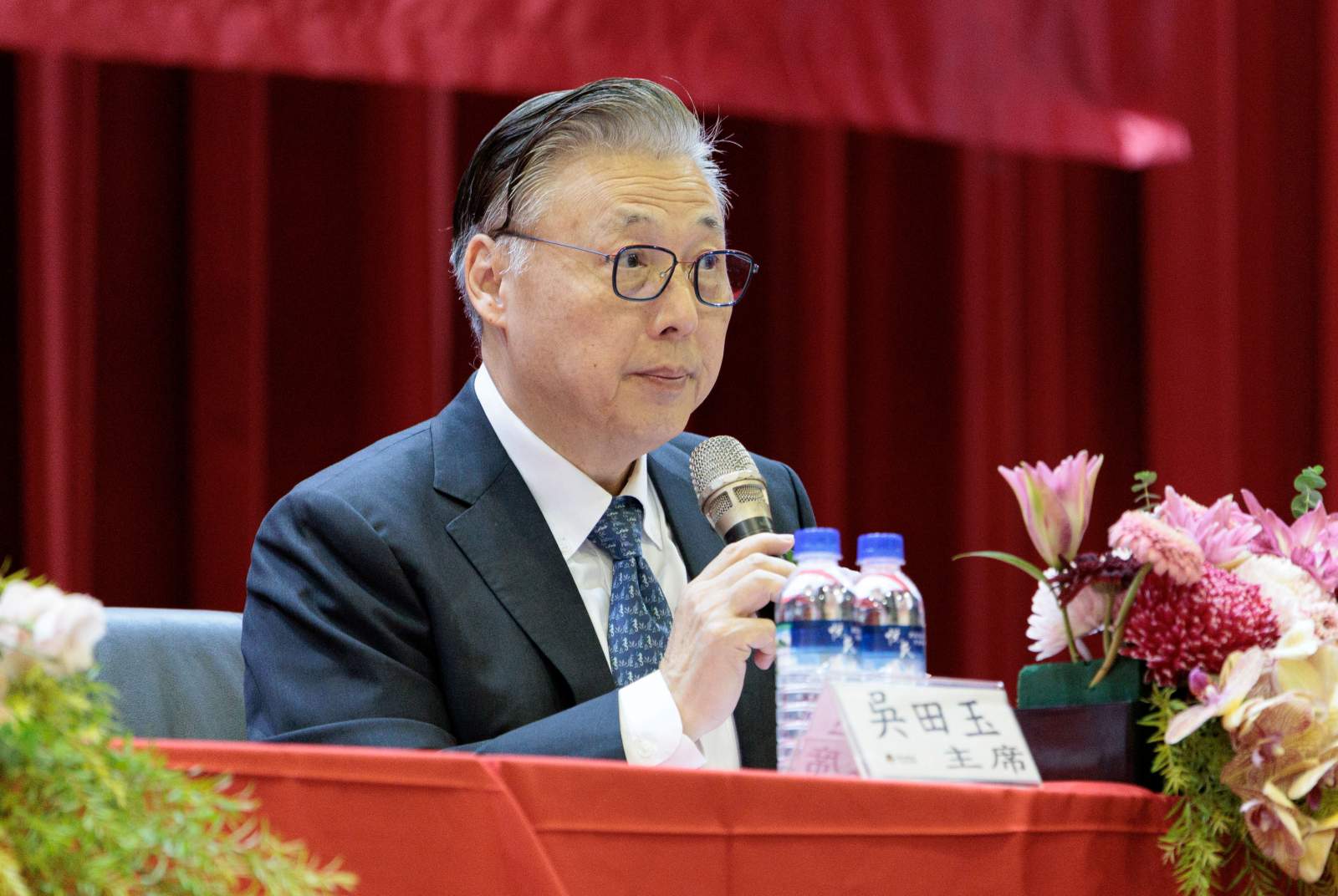 CoWoS不夠用了？台積要讓晶圓變方形，日月光進攻「面板級封裝」