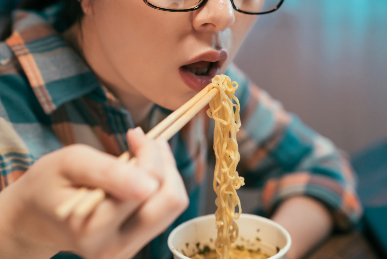 Z世代流行6點吃晚餐　專家怎麼說？幾點吃晚餐最好？