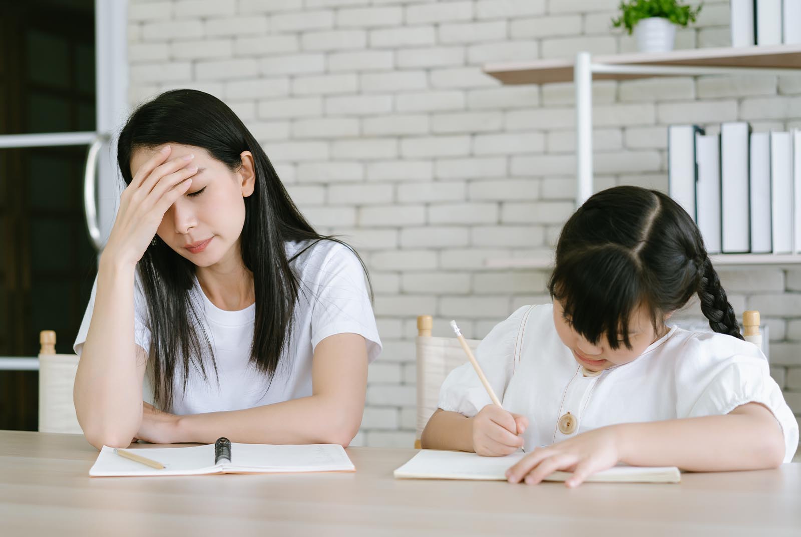 你不需成為社會定義的「好父母」！一位教授寫給職場父母的療心話