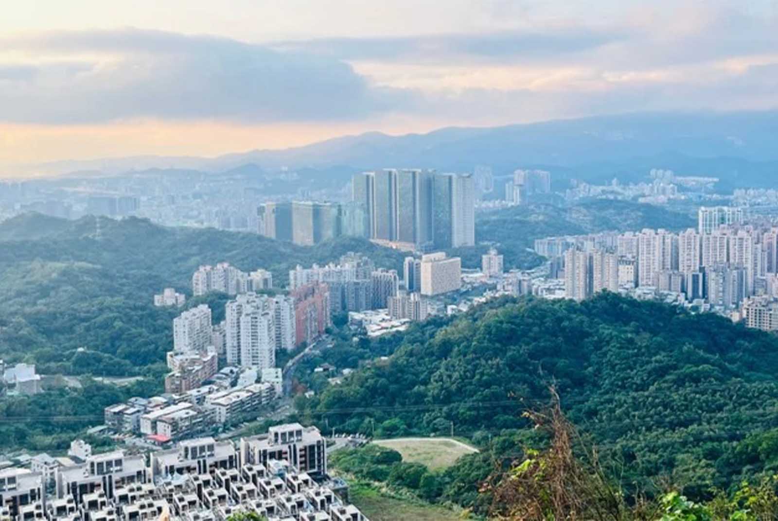 房市低迷不振　五亮黃藍燈　銷售時間拉長到以年計算