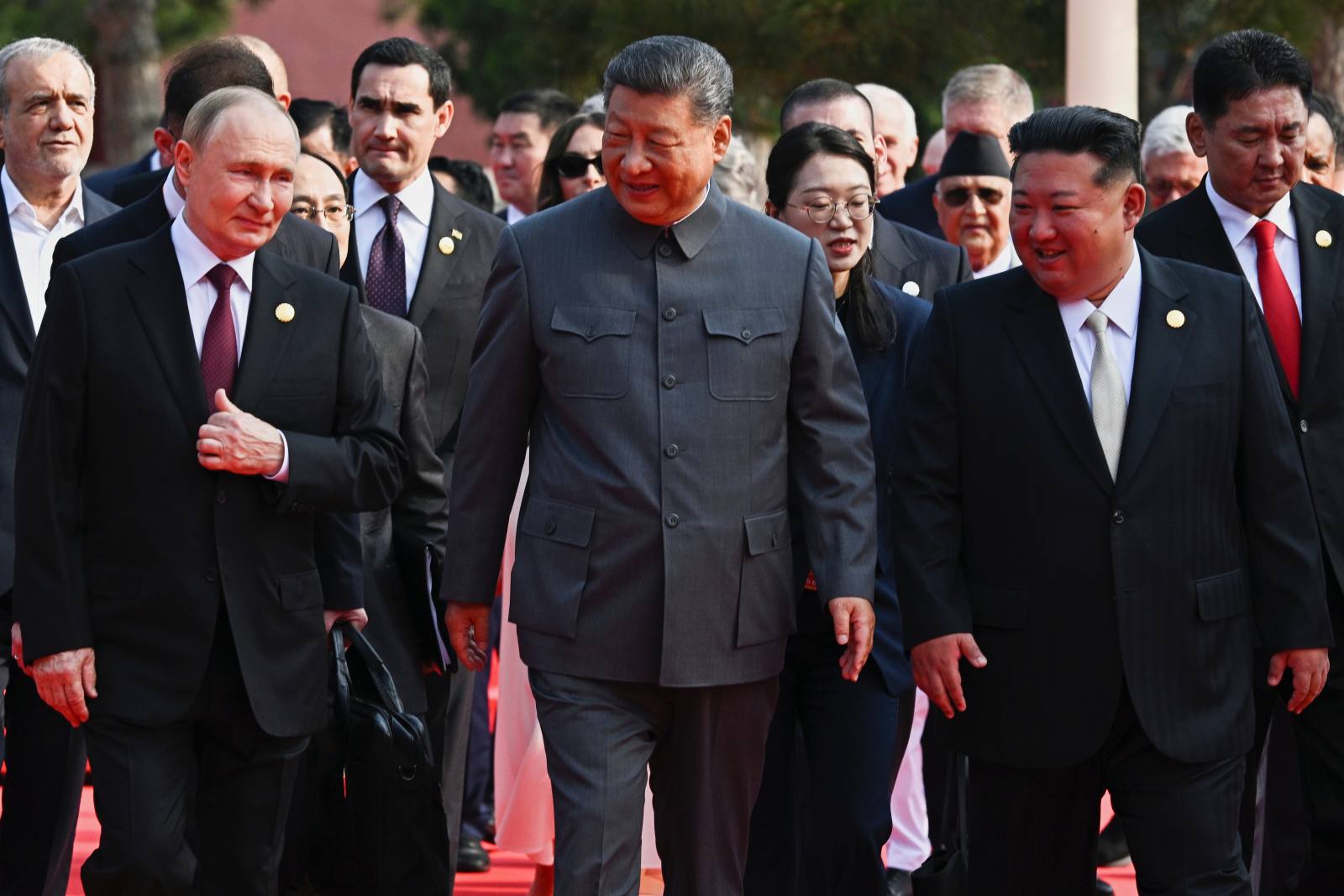 天下晨間新聞：中國九三大閱兵，金正恩是大贏家｜蘋果新AI功能，值得期待嗎？