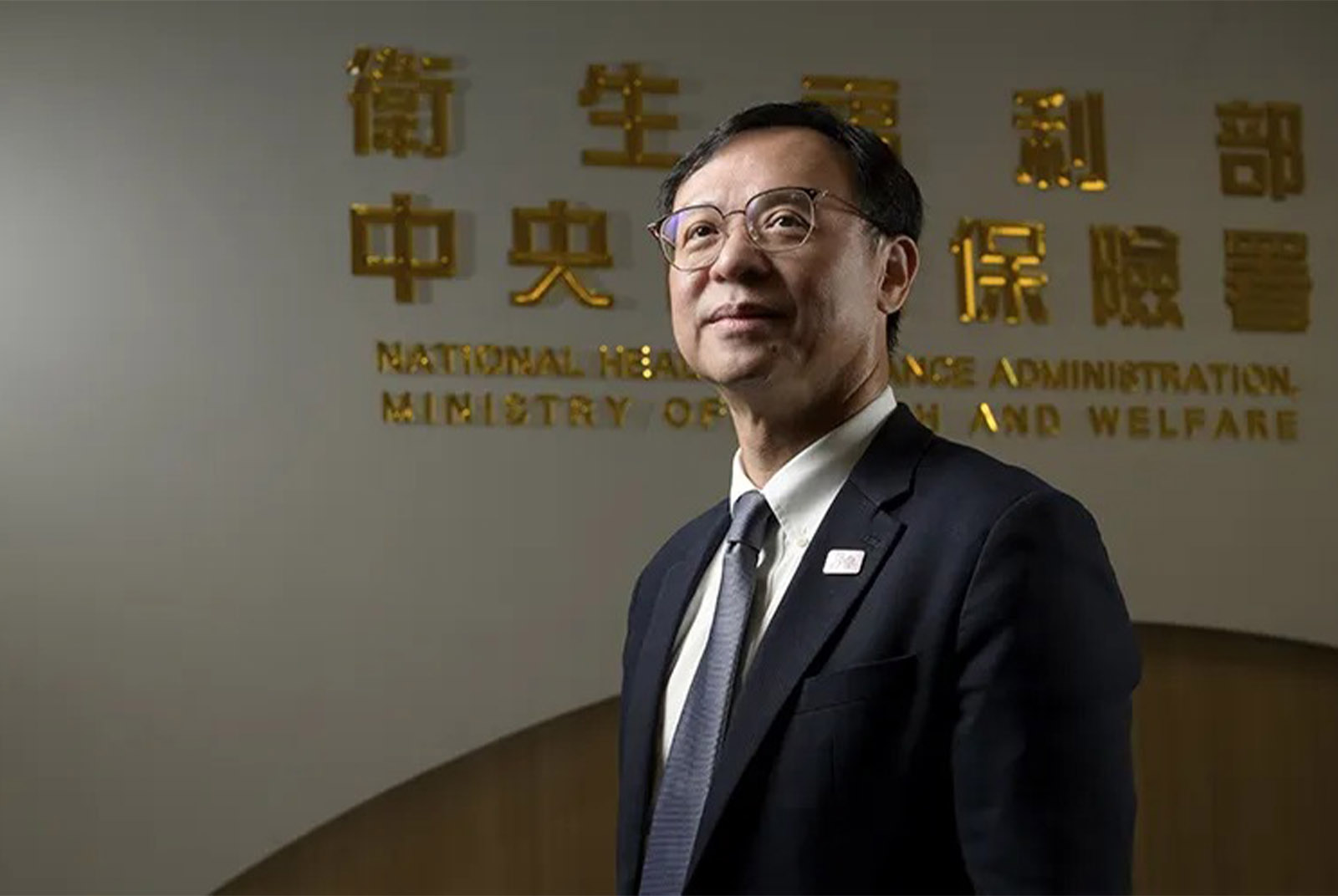 深夜仍堅持回訊！最年輕衛福部長石崇良，為何受到醫界一致肯定？
