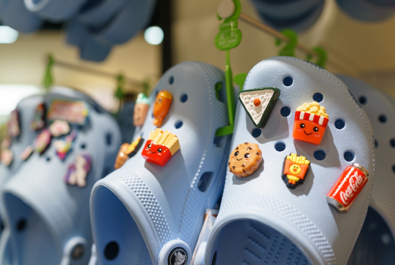 Crocs洞洞鞋如何攻占中國Z世代的心？