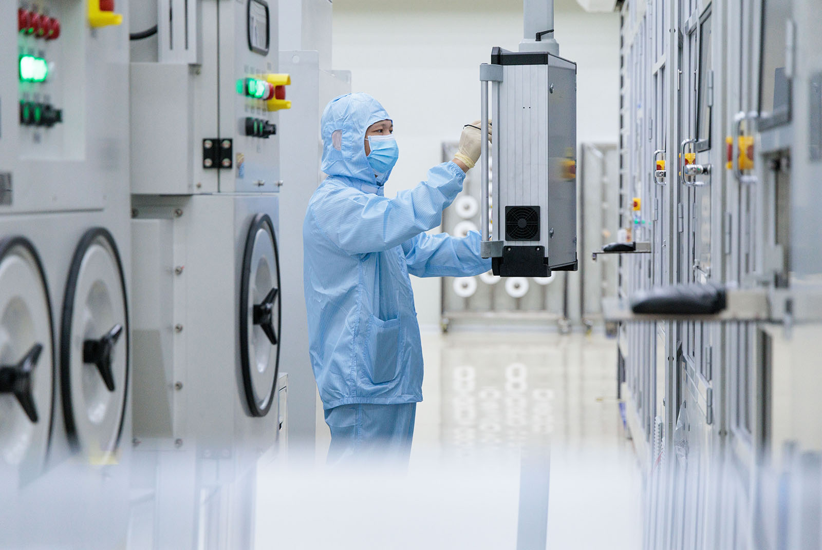 鴻海最先進電池製造廠在高雄，今年量產　能贏中國？市場在哪？