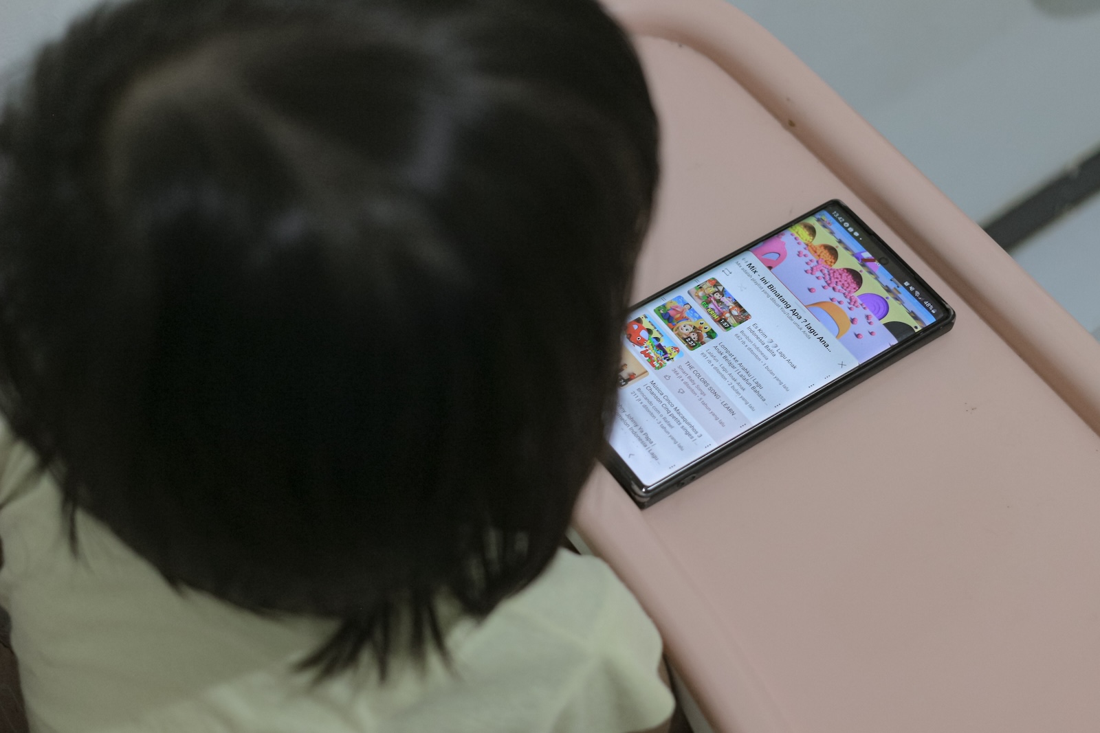 佩佩豬被強迫拔牙？AI垃圾影片大舉入侵YouTube，鎖定「2歲以下寶寶」