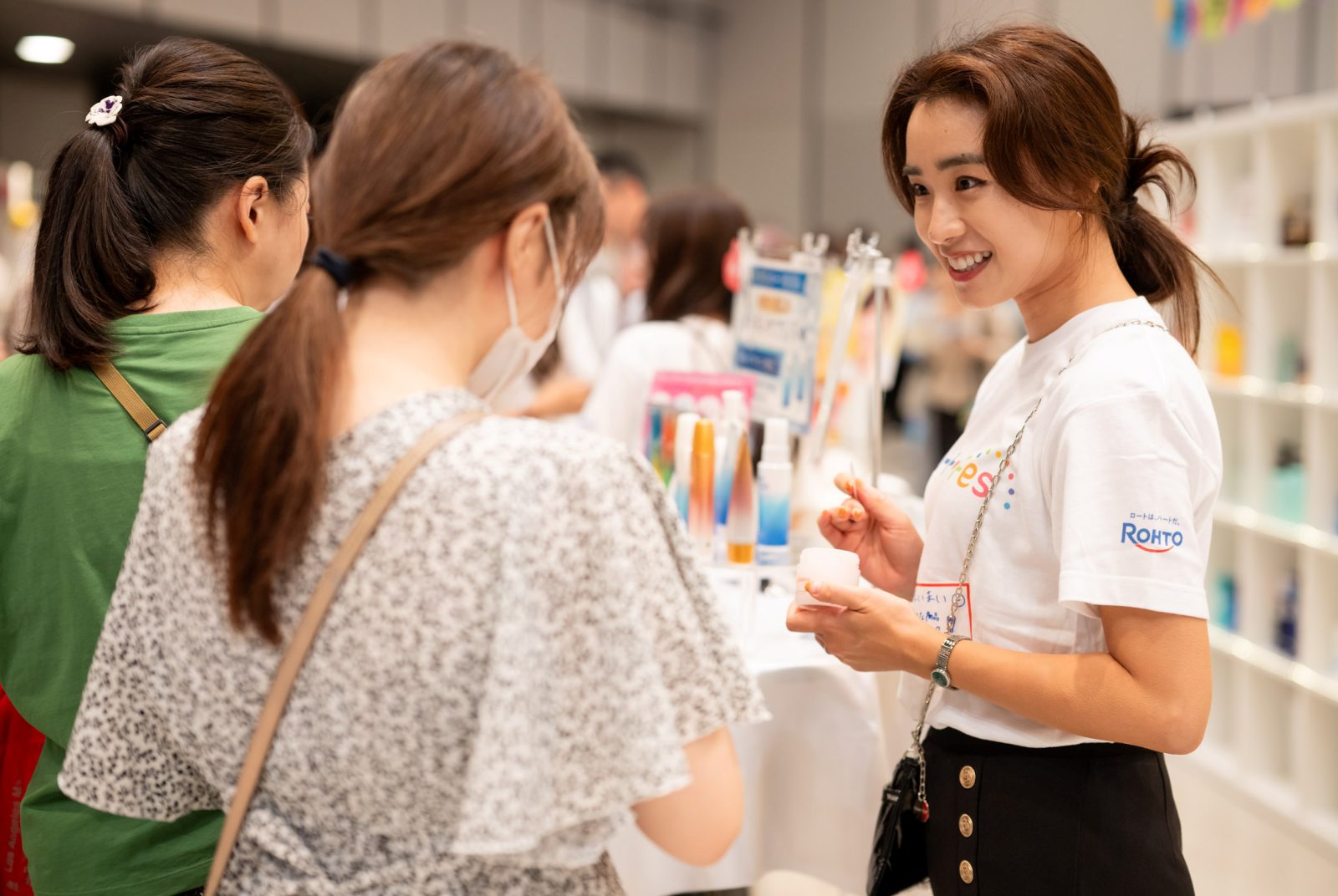 樂敦超車資生堂！眼藥水老牌靠「送連休、挺創業」，酵素洗面乳8個月狂賣20億