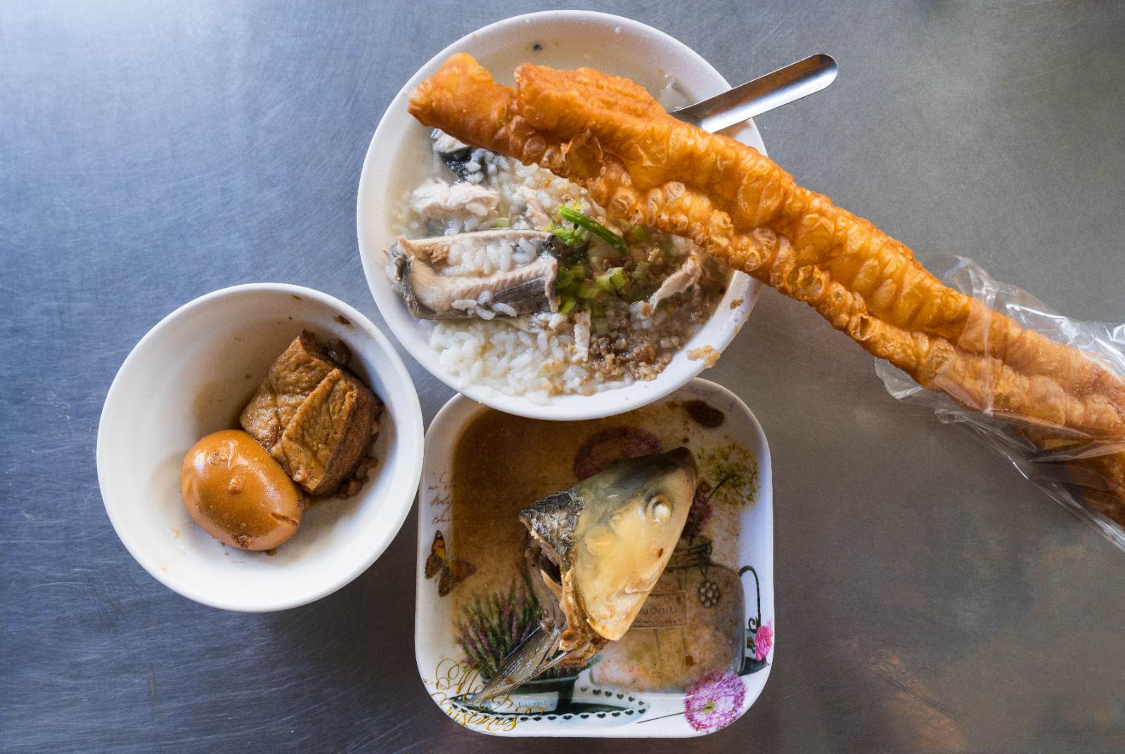 台南-阿星鹹粥-魚頭-魚肚粥-東成辣椒醬-滷蛋-油豆腐-邱光隆-虱目魚-早餐