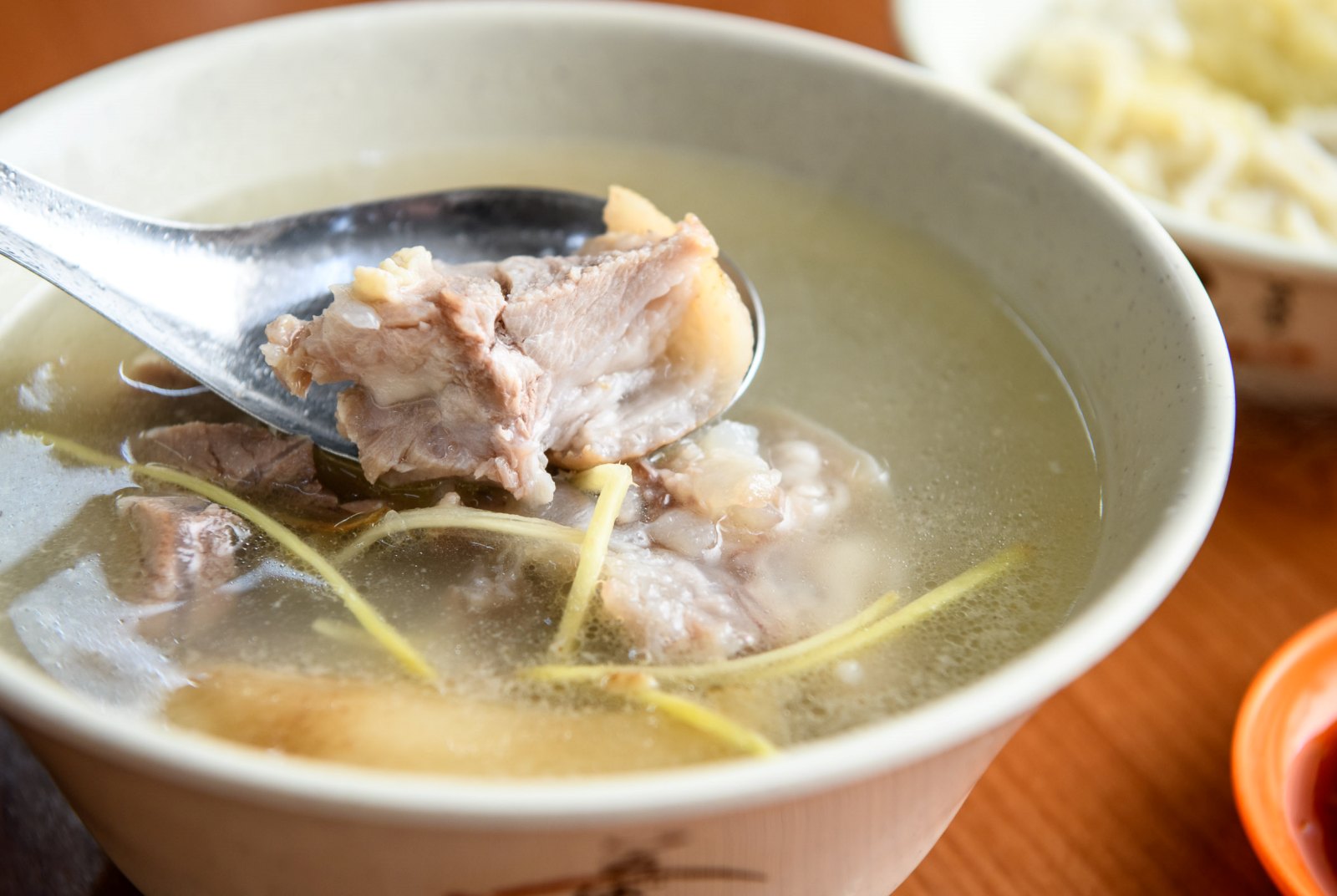 台北-許仔豬腳麵線-大稻埕-保安街-慈聖宮-慢活-台灣美食