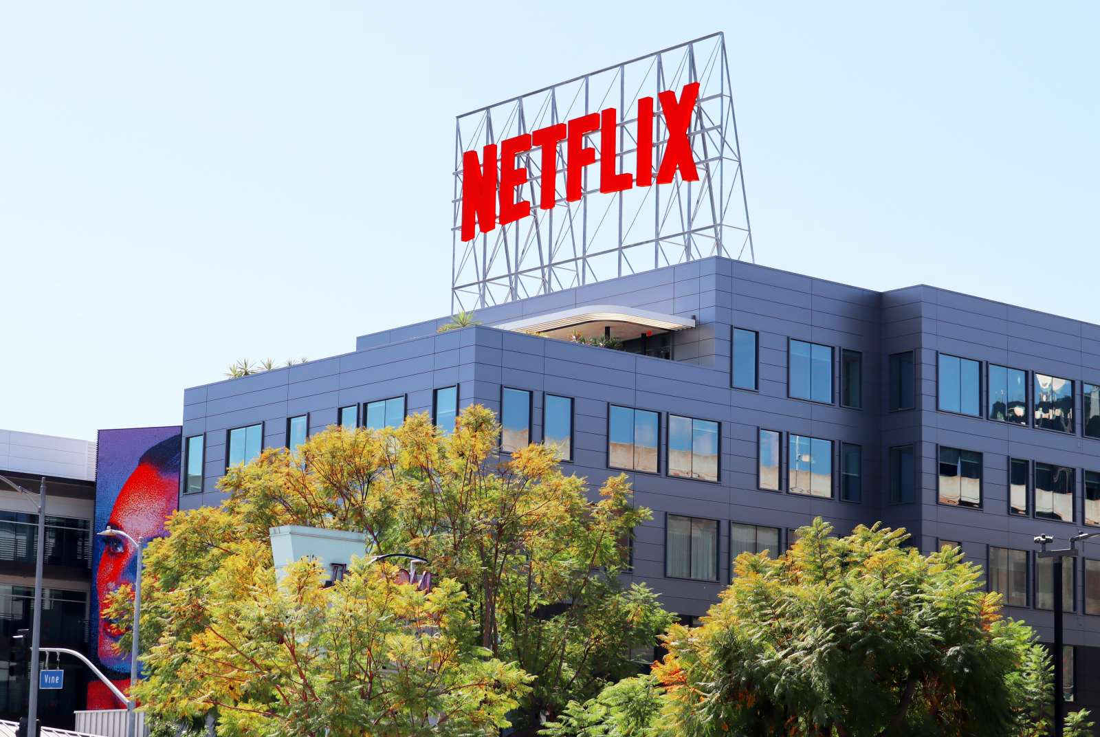 天下晨間新聞：川普喊伊朗願意棄核，油價反漲！｜Netflix傳奇舵手引退，股價閃跌9%