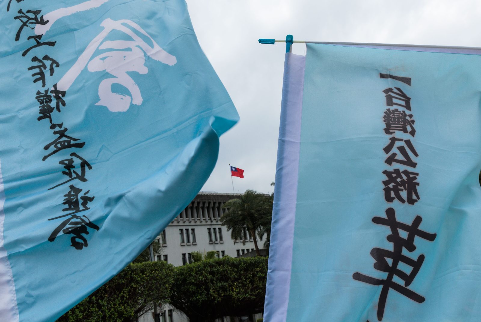 「沒證據就自己檢討」　公務員霸凌，救命的人事體系為何反成幫凶？