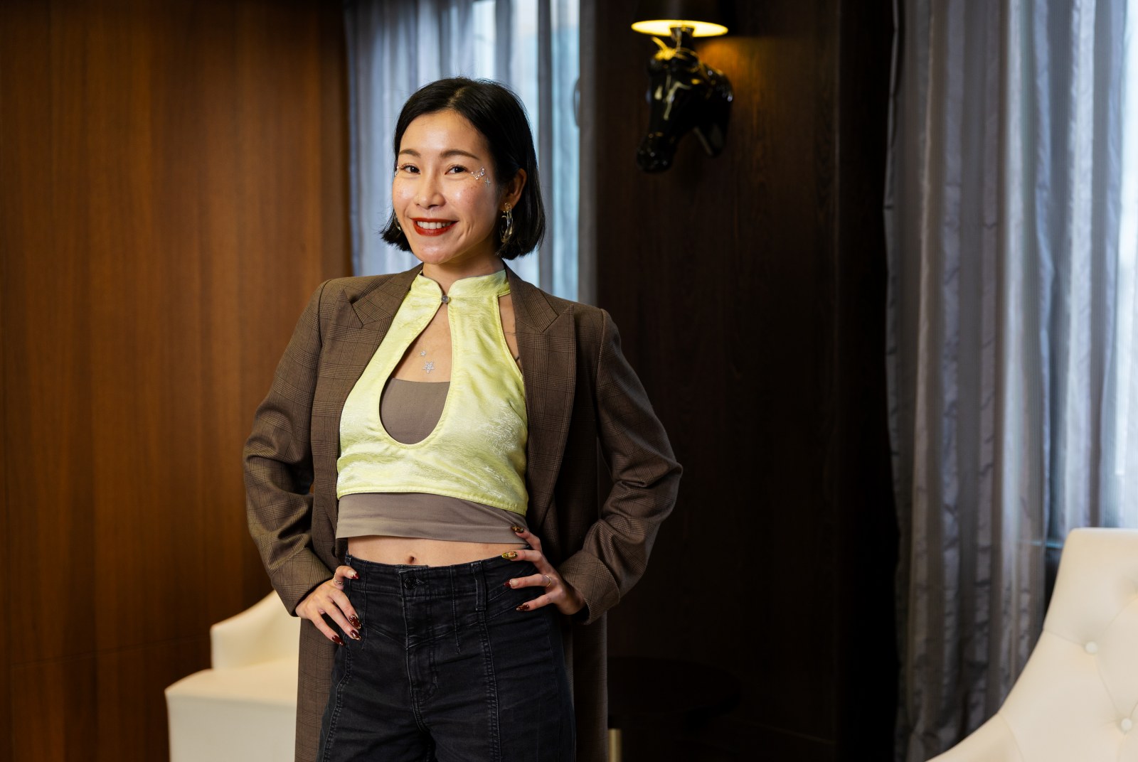 Never Have I Ever-穿戴甲-美妝-Z世代-Urban Outfitters-Sephora-K-Beauty