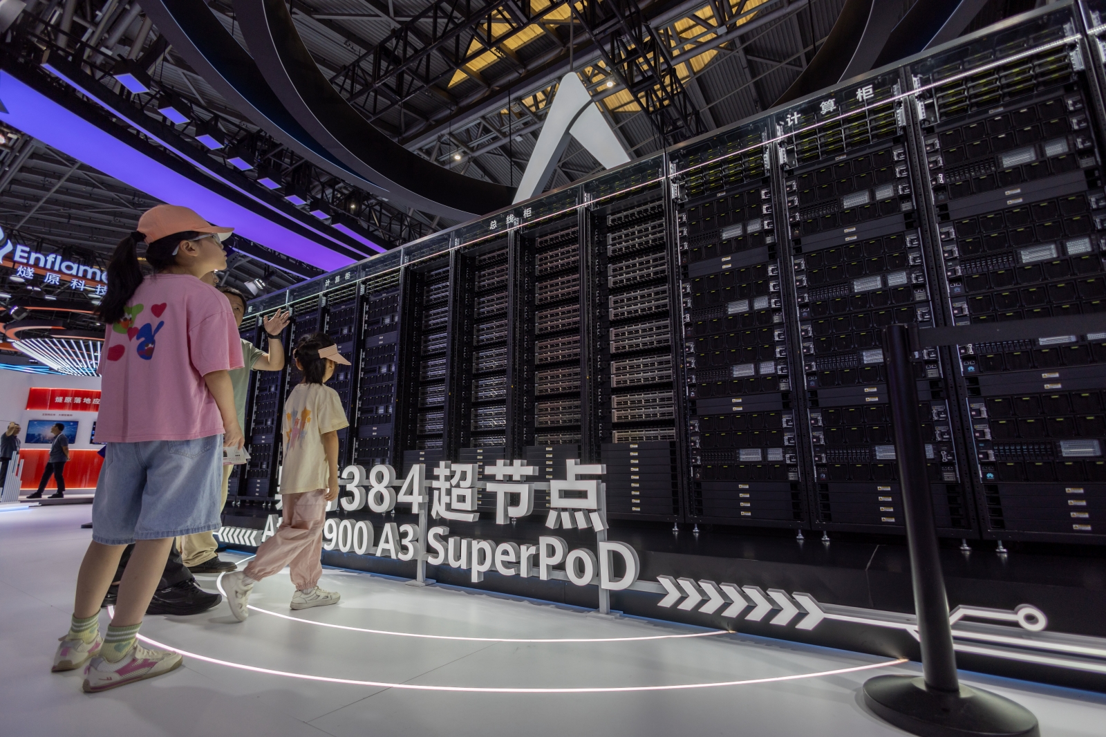 中國AI免費下載，阿里巴巴、DeepSeek不賣模型反而賺更多？開源催生新商機