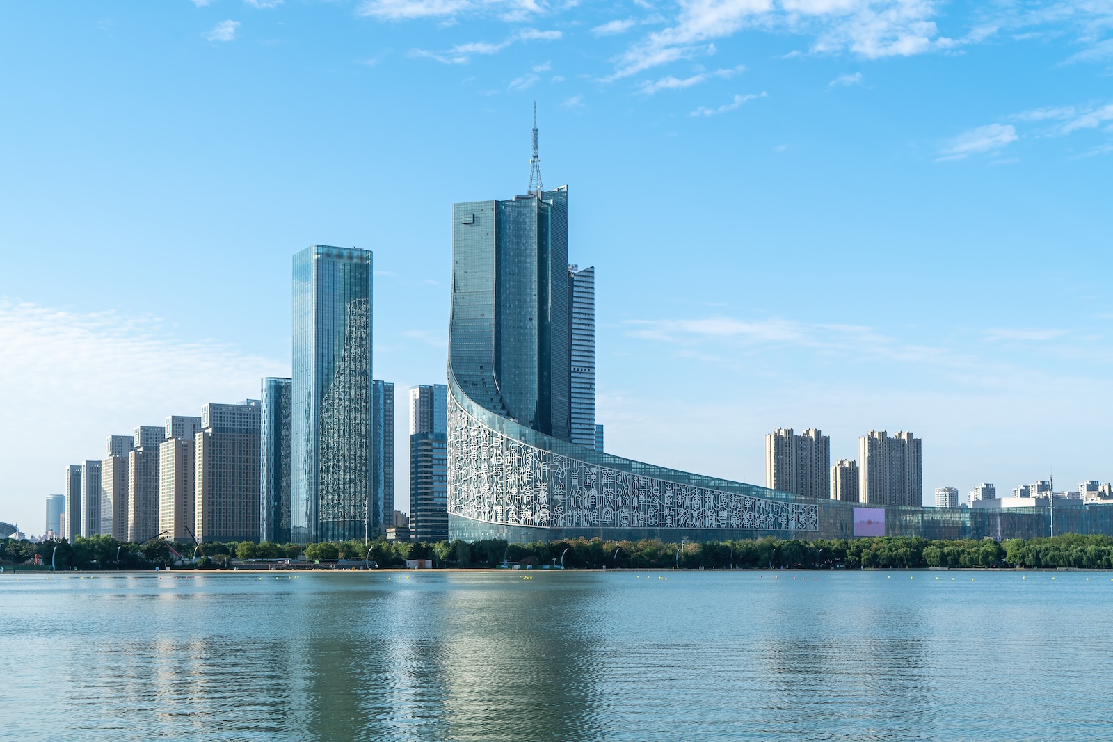 中國-半導體-智慧城市-貧富差距-經濟成長