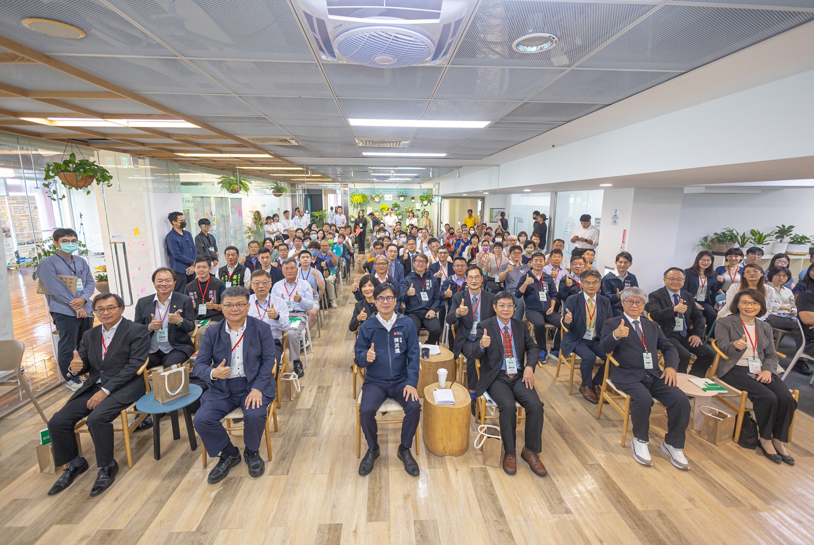 高雄市碳權計畫成效顯著 淨零學院獲碳足跡及碳中和雙碳認證