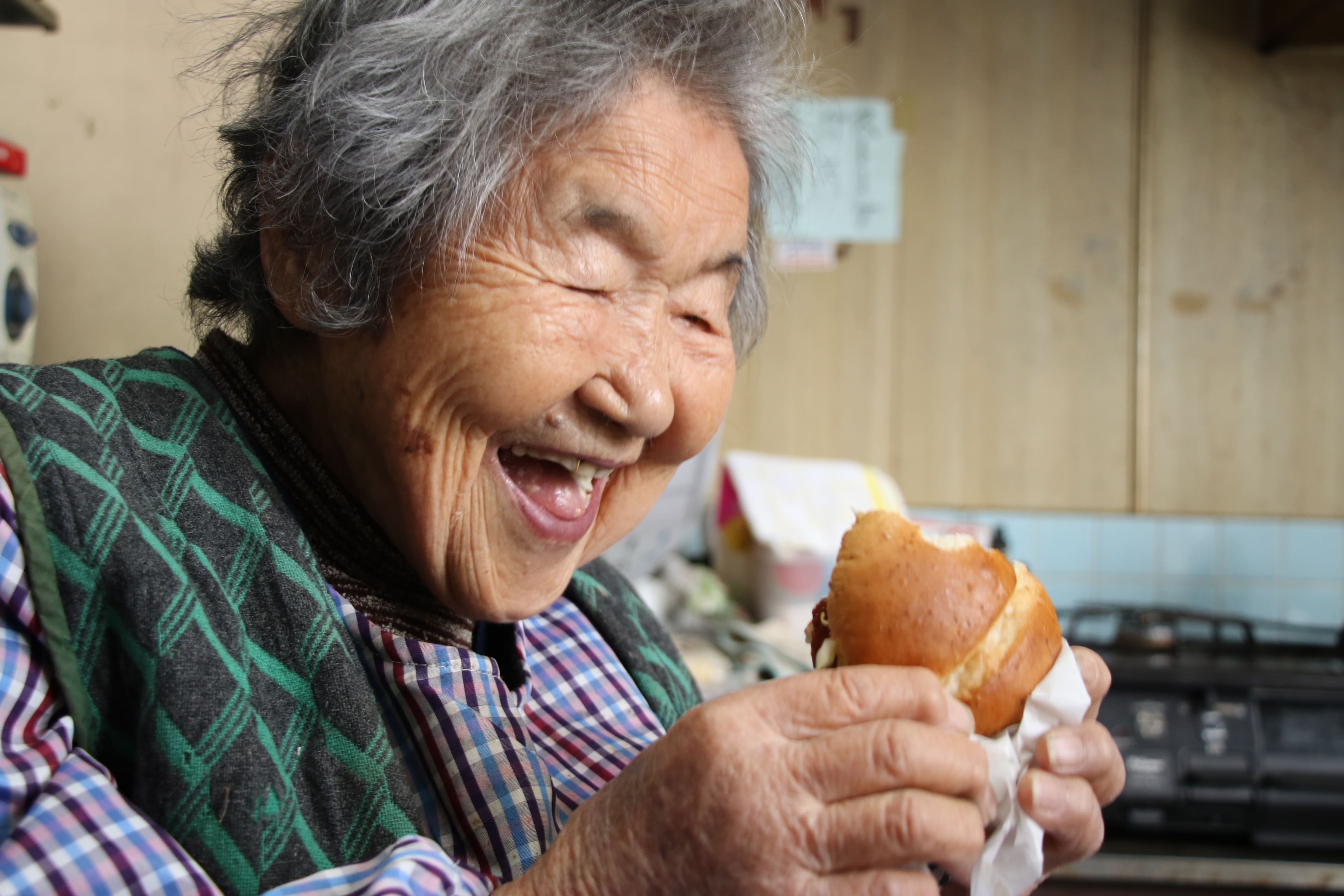 如何才能「好好變老」？日本102歲哲代奶奶：想要保持健康，首先要從心開始