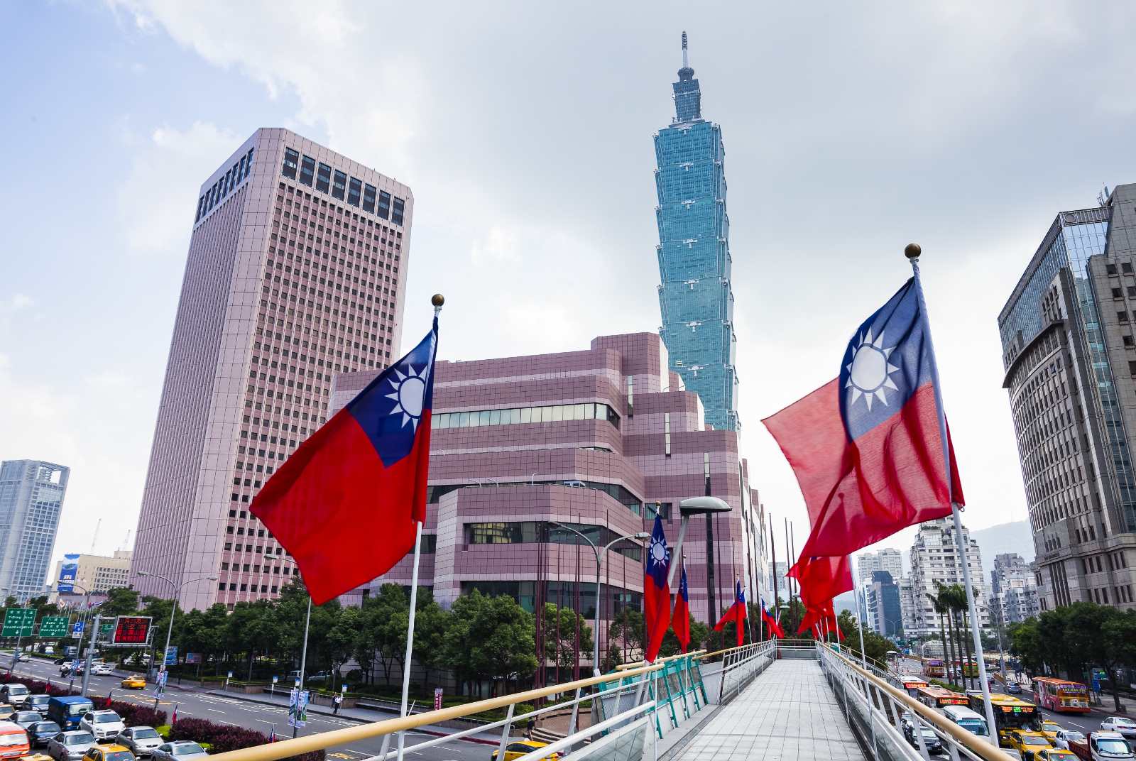 台股-馬斯克-TeraFab-俄羅斯鼠疫-法國學運-歐債
