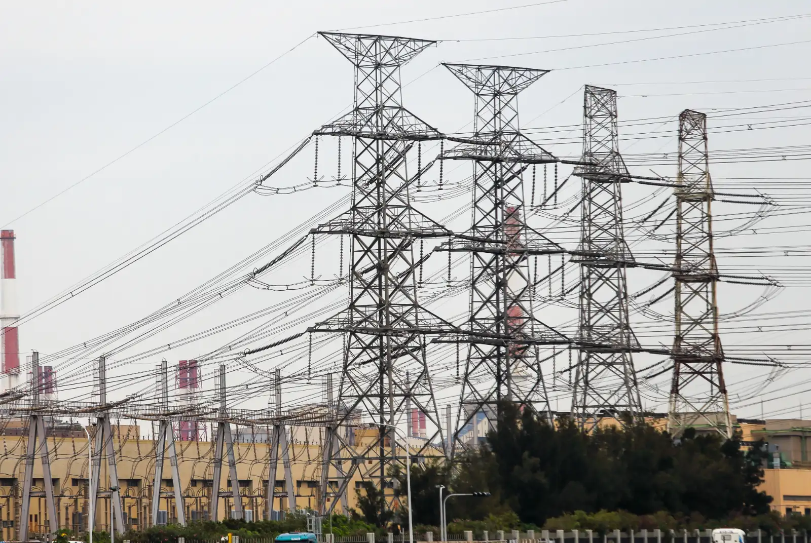 成本比台電便宜?康寧玻璃廠區自建電廠,用電大戶自發自用的時代來了嗎?