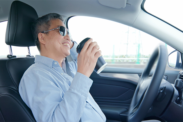老人能不能開車上路？日本擬用AI科技解決高齡駕駛的安全問題
