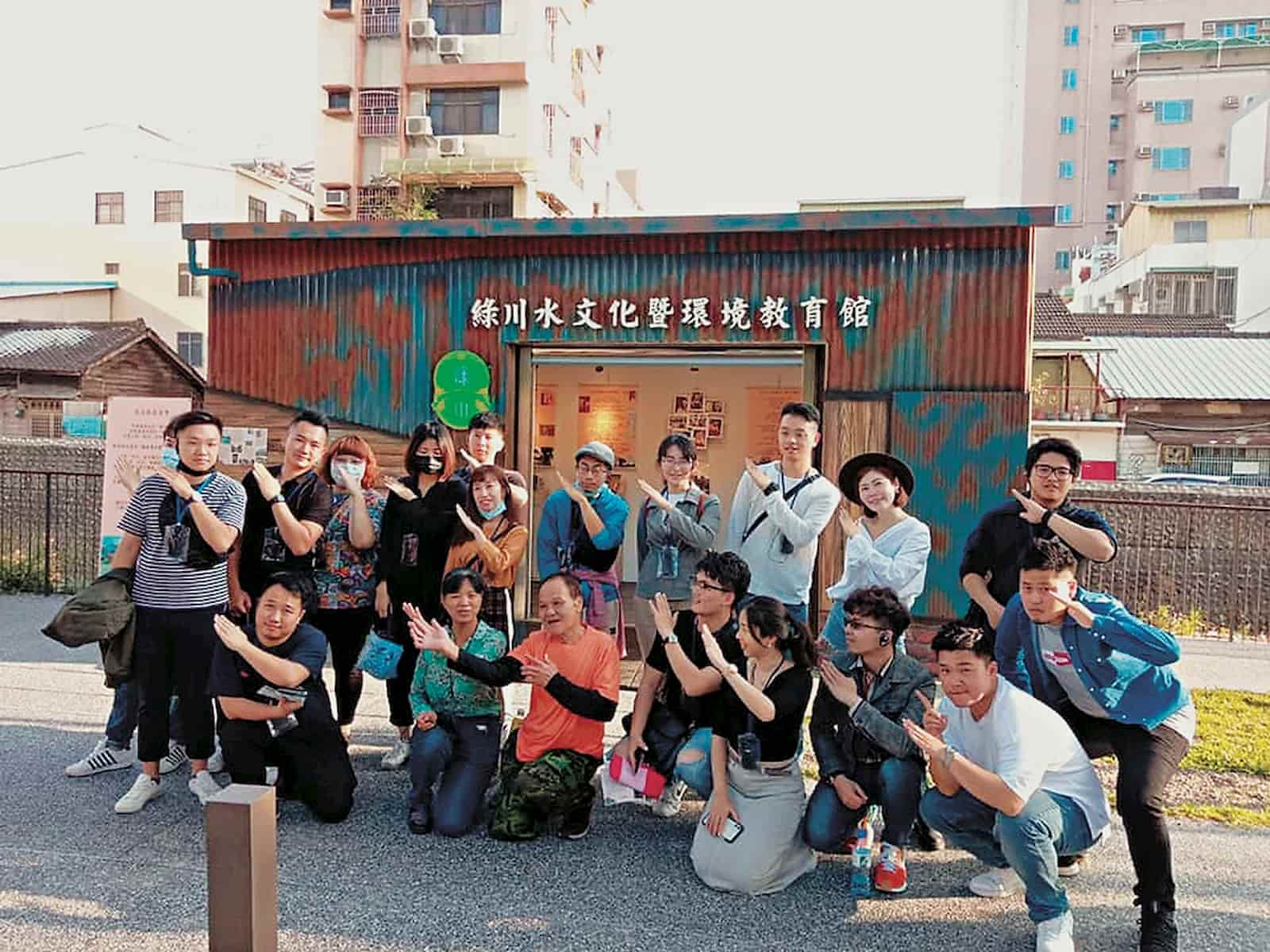 外觀仿「吊腳樓」建築的臺中市綠川水文化暨環境教育館 